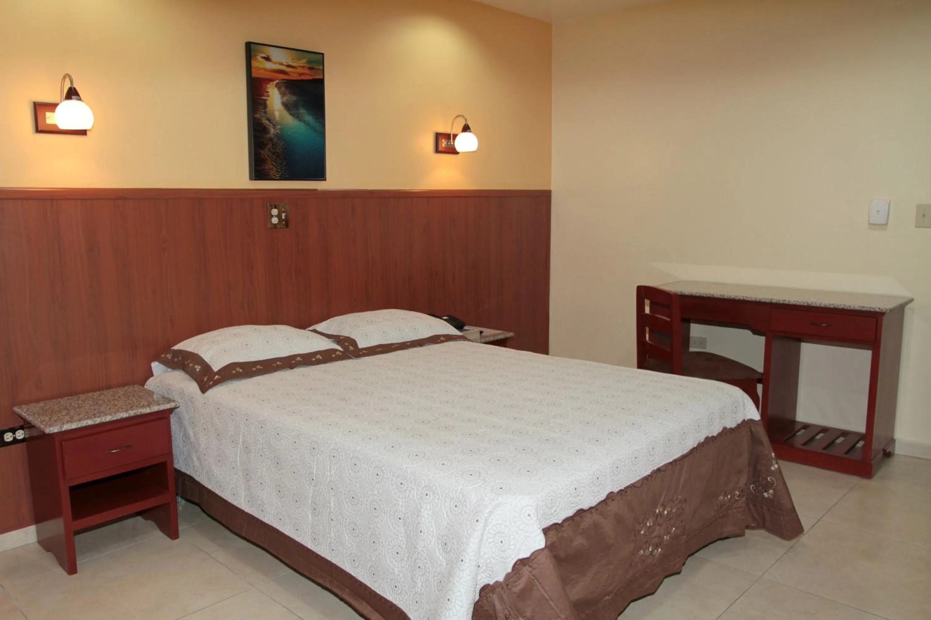 Photo of the whole room, Bed in Hotel Alcala