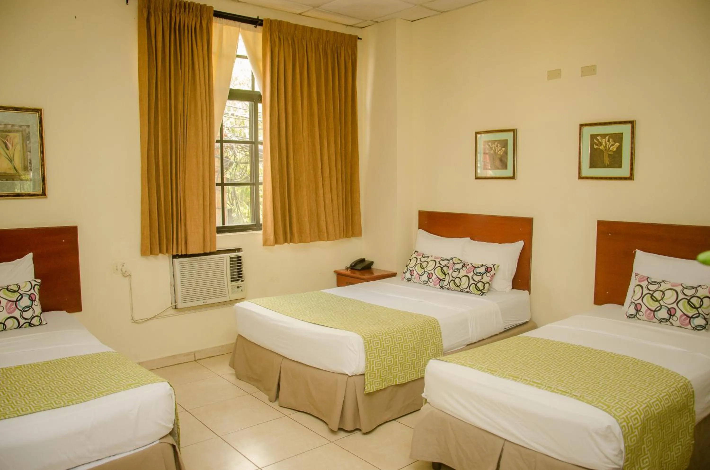 Photo of the whole room, Bed in Hotel Residencial Cervantes