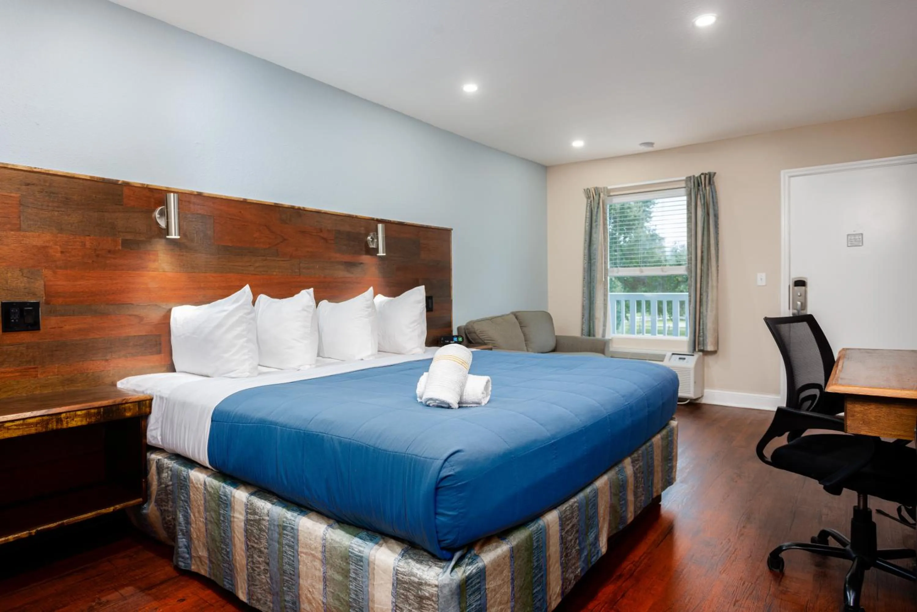 Bed in Southern Oaks Inn - Saint Augustine