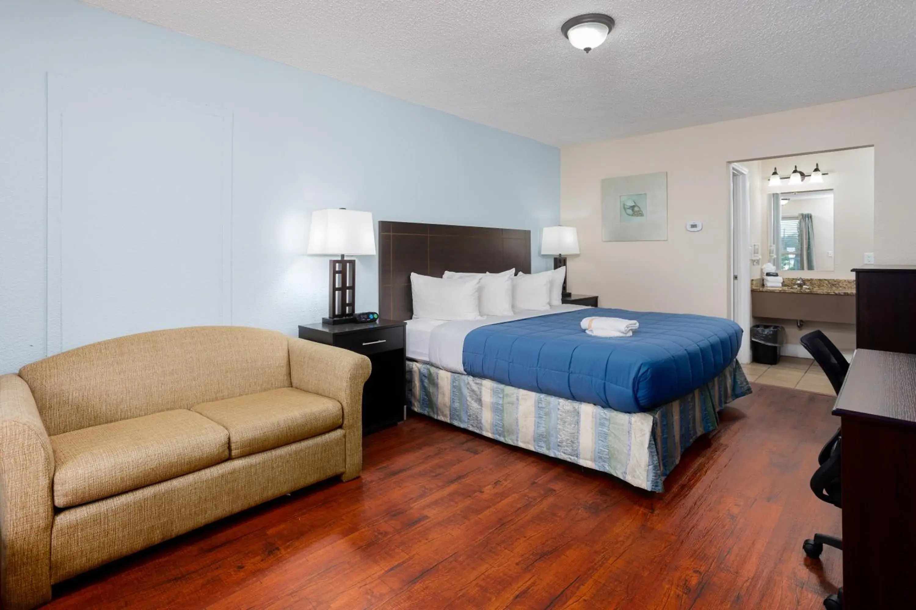 King Room - Pet-Friendly in Southern Oaks Inn - Saint Augustine King Room - Pet-Friendly in Southern Oaks Inn - Saint Augustine