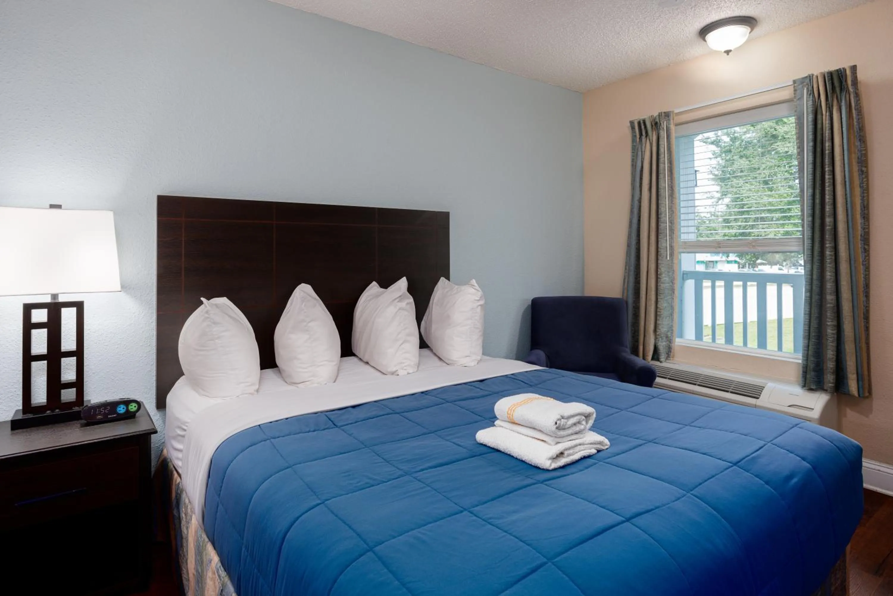 Bed in Southern Oaks Inn - Saint Augustine