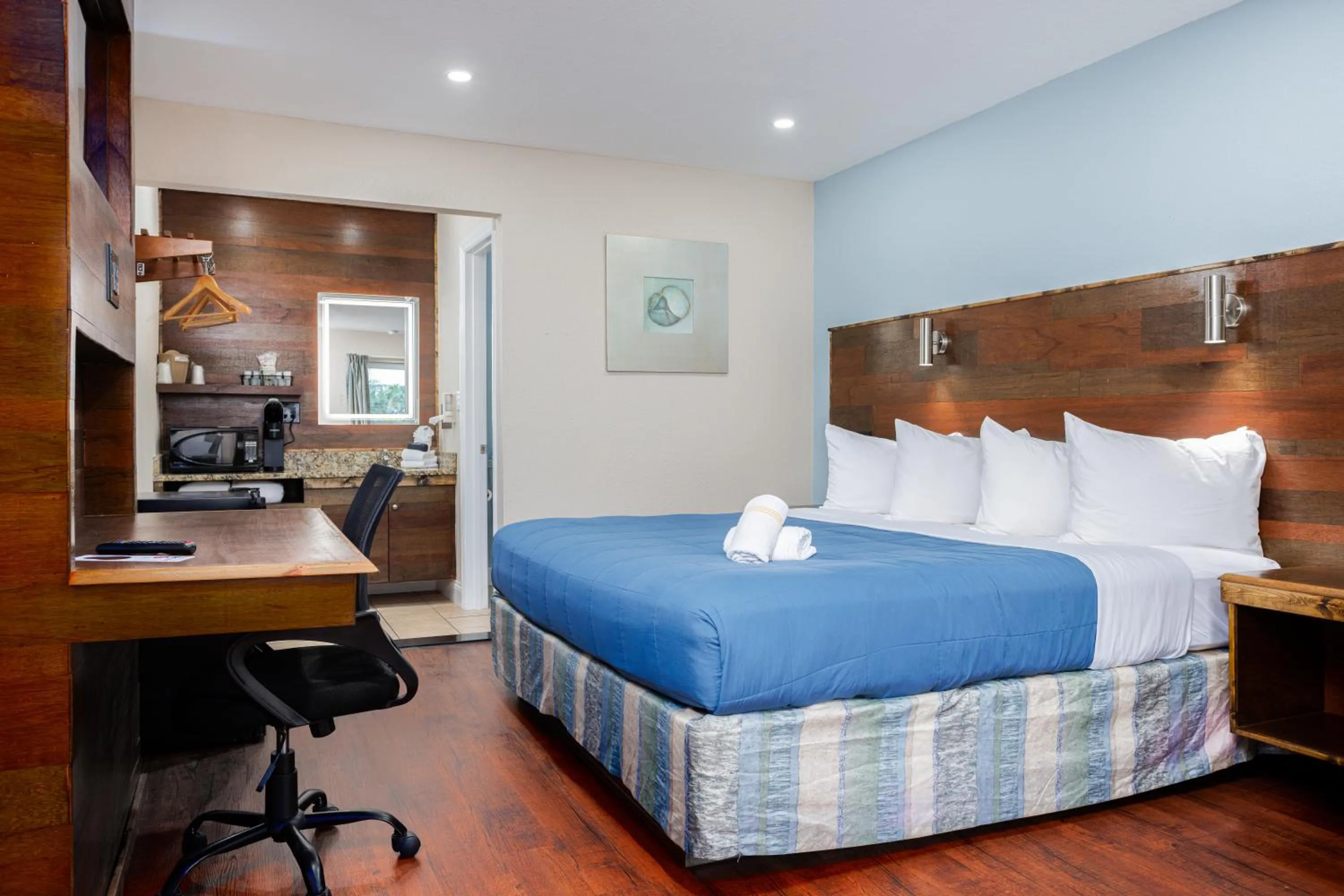 Bed in Southern Oaks Inn - Saint Augustine