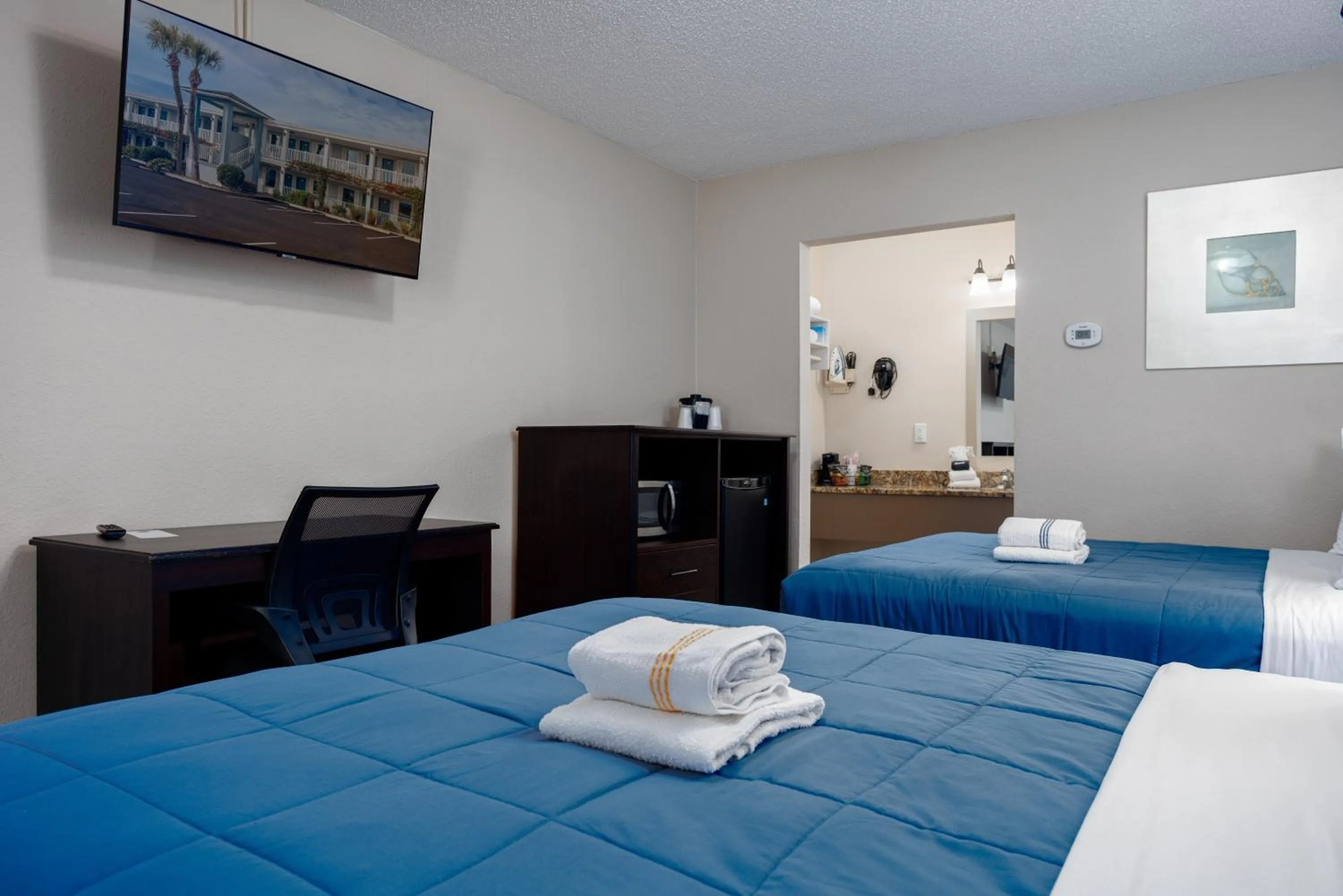 Bed in Southern Oaks Inn - Saint Augustine