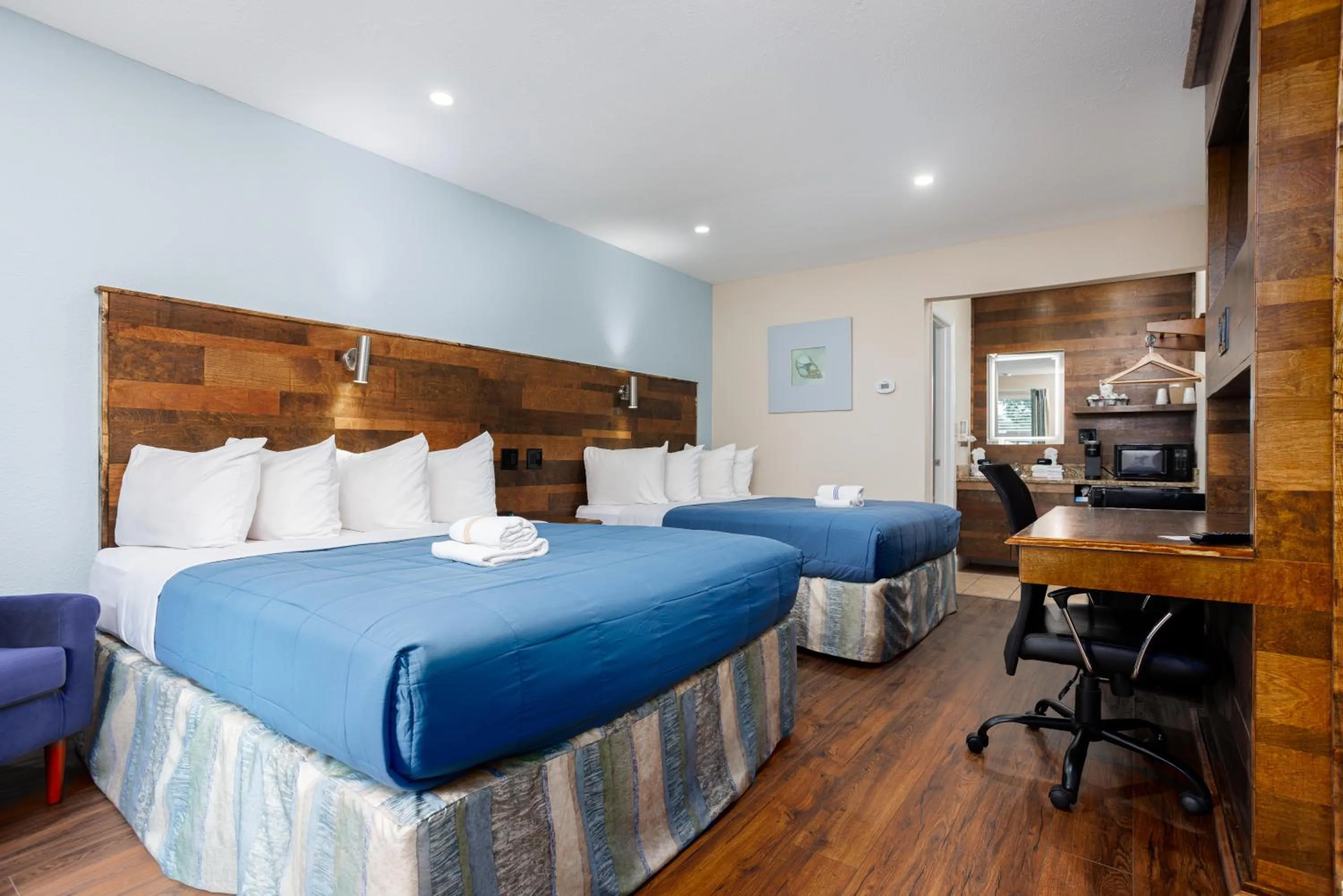 Bed in Southern Oaks Inn - Saint Augustine