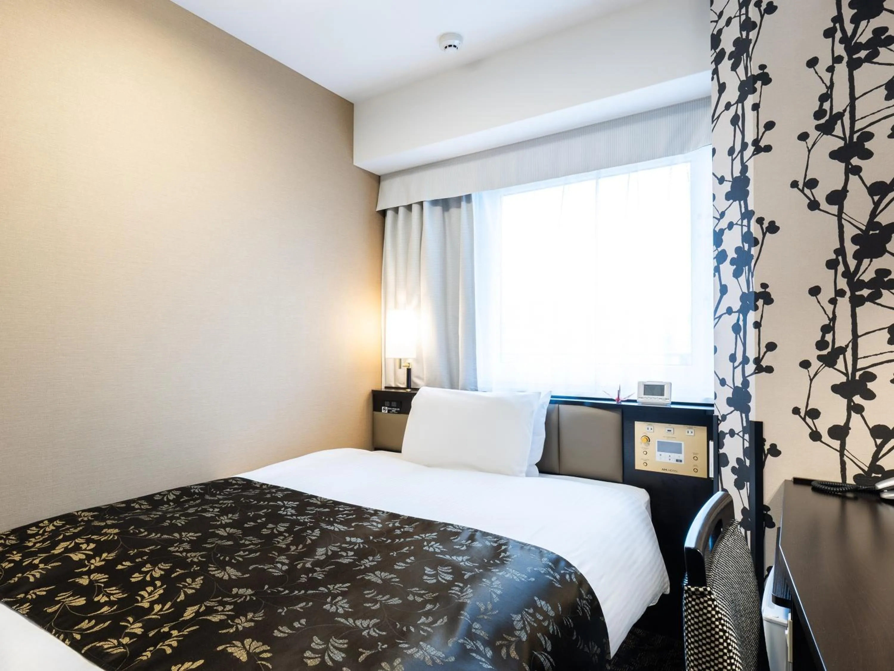 Photo of the whole room, Bed in APA Hotel Shin Osaka Minamikata Ekimae