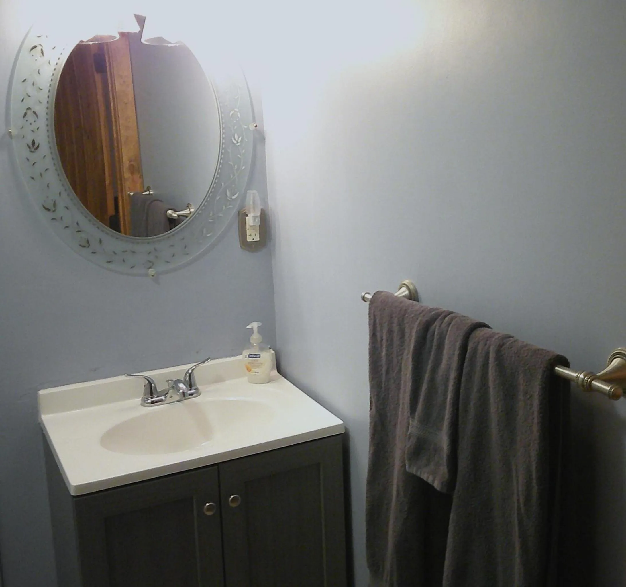 Bathroom in Lil Black Bear Inn