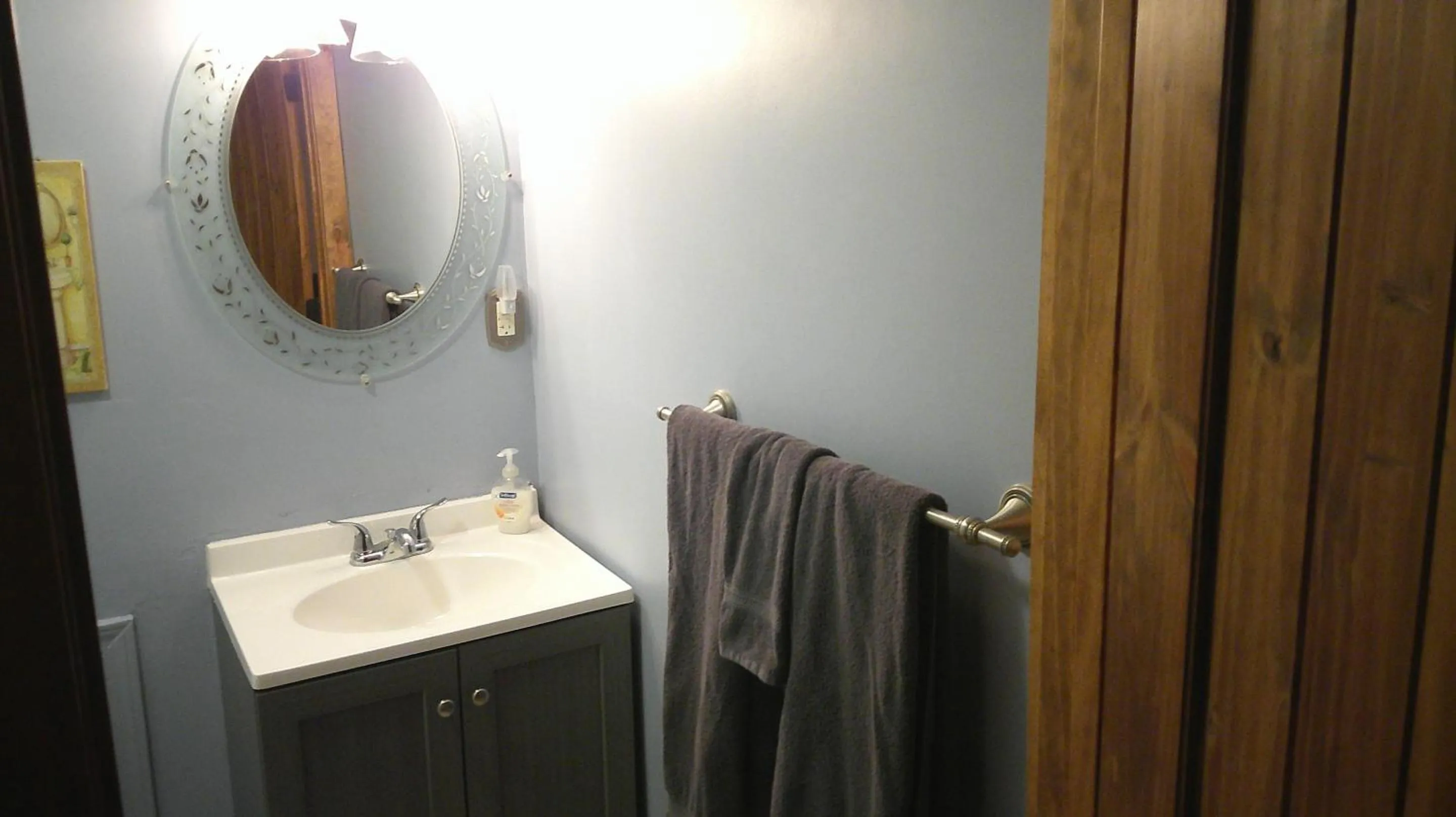 Bathroom in Lil Black Bear Inn