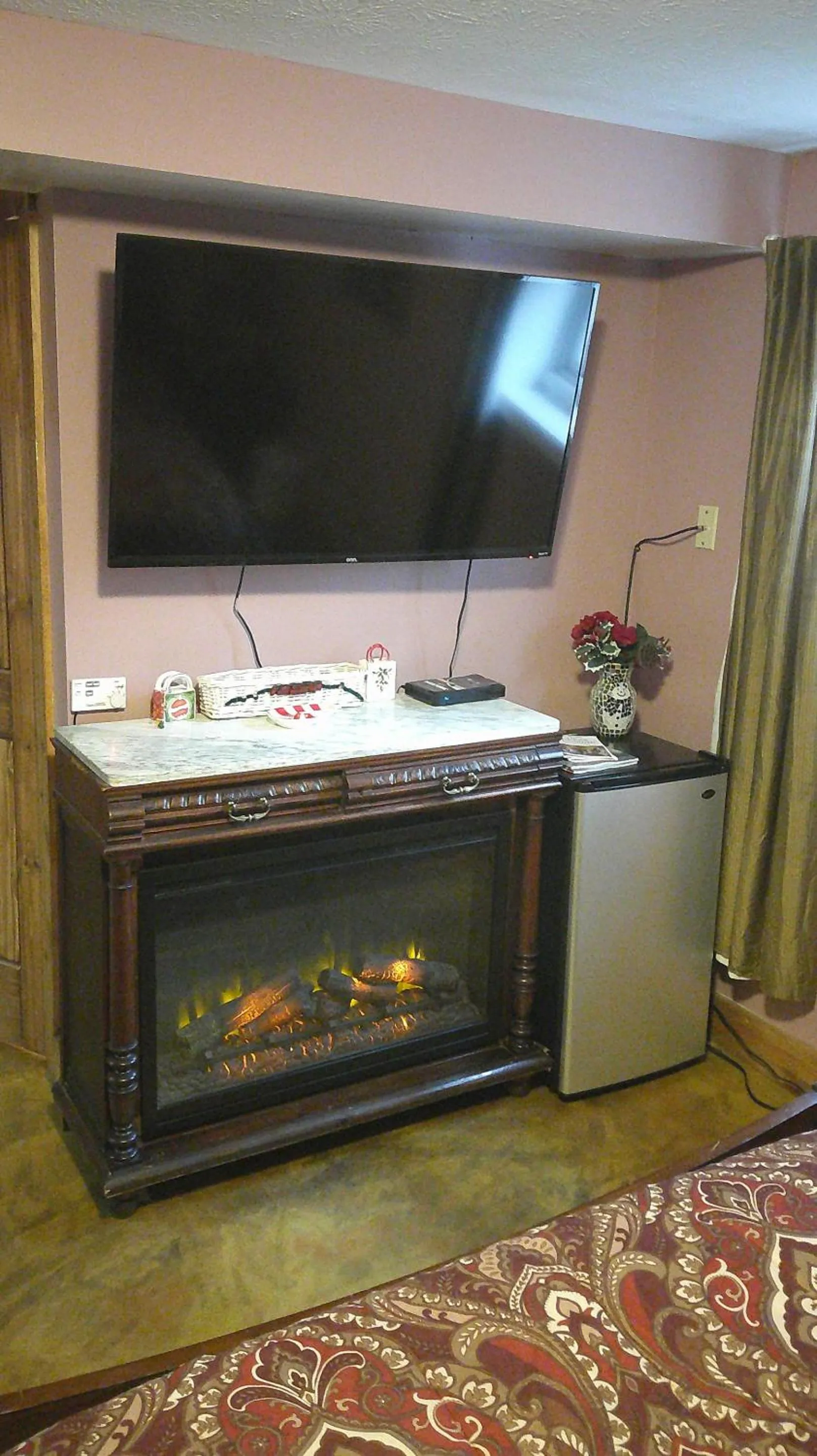 Bedroom in Lil Black Bear Inn