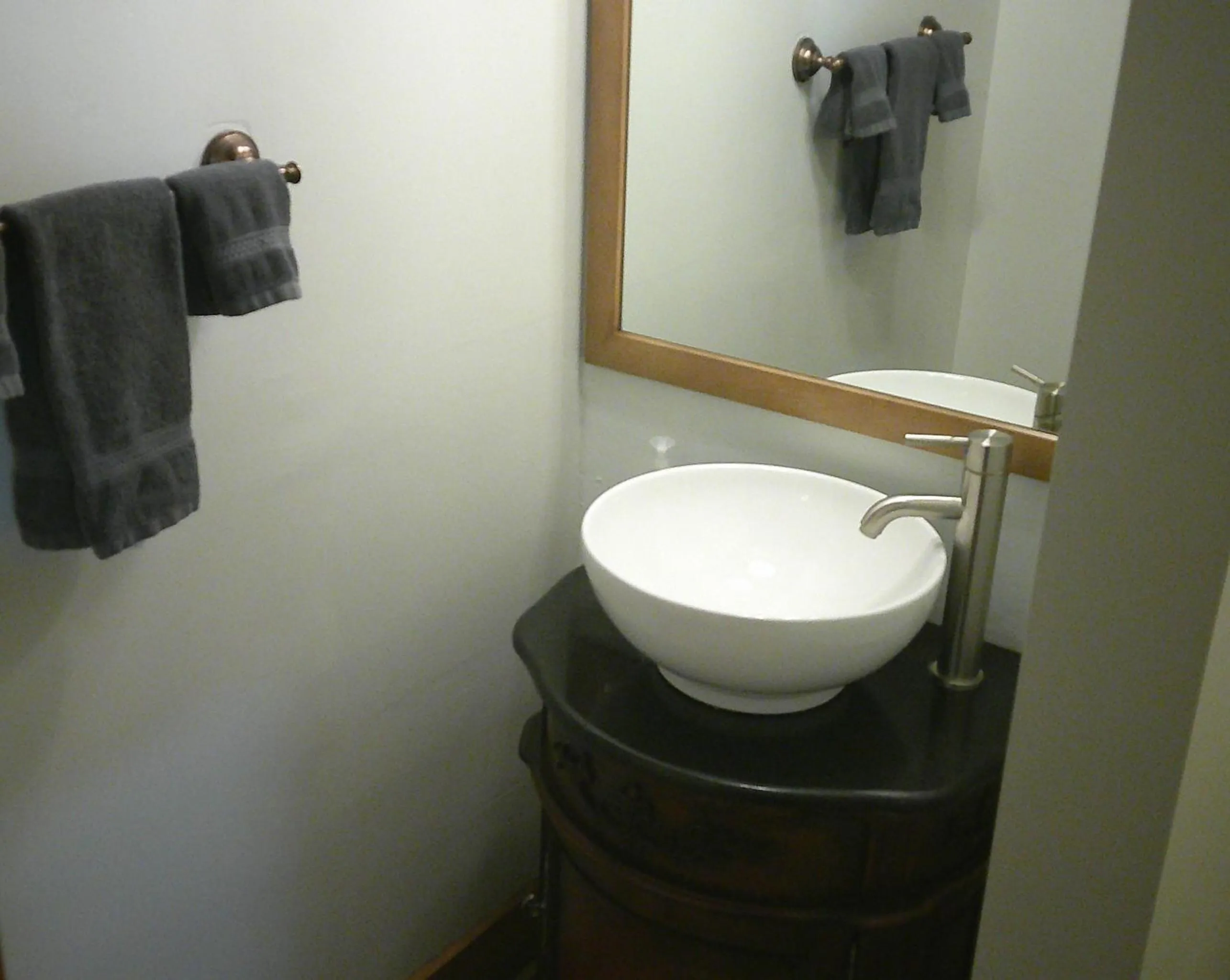 Bathroom in Lil Black Bear Inn