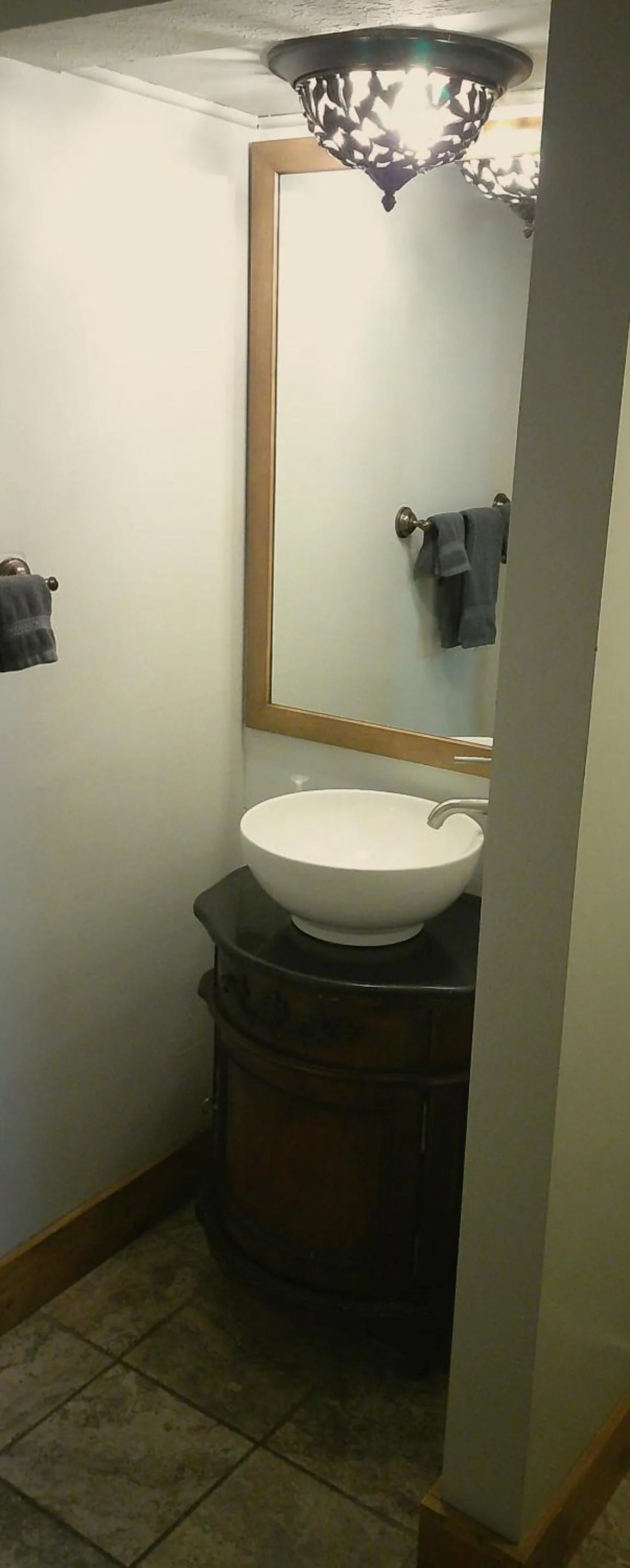 Bathroom in Lil Black Bear Inn