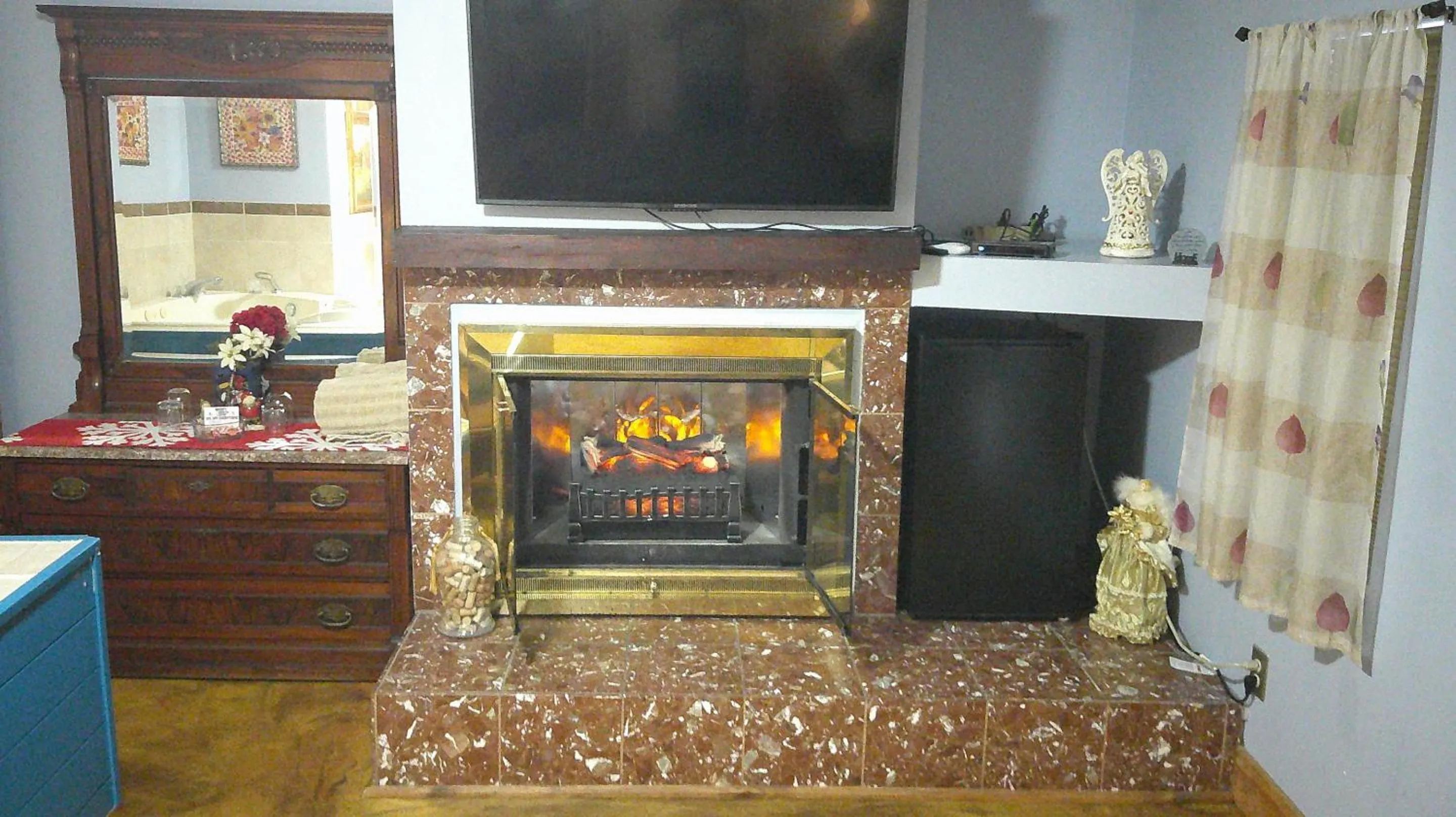 Bedroom in Lil Black Bear Inn