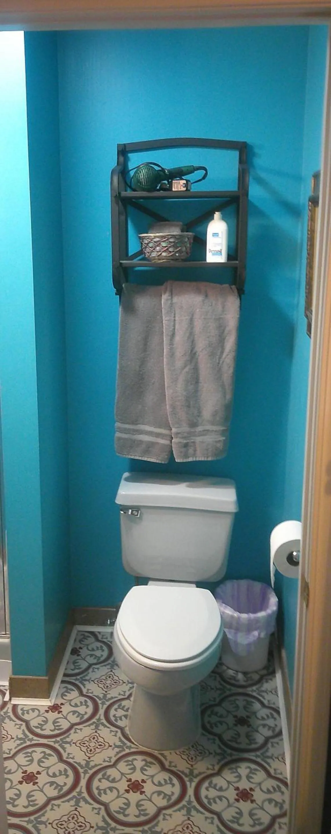 Bathroom in Lil Black Bear Inn