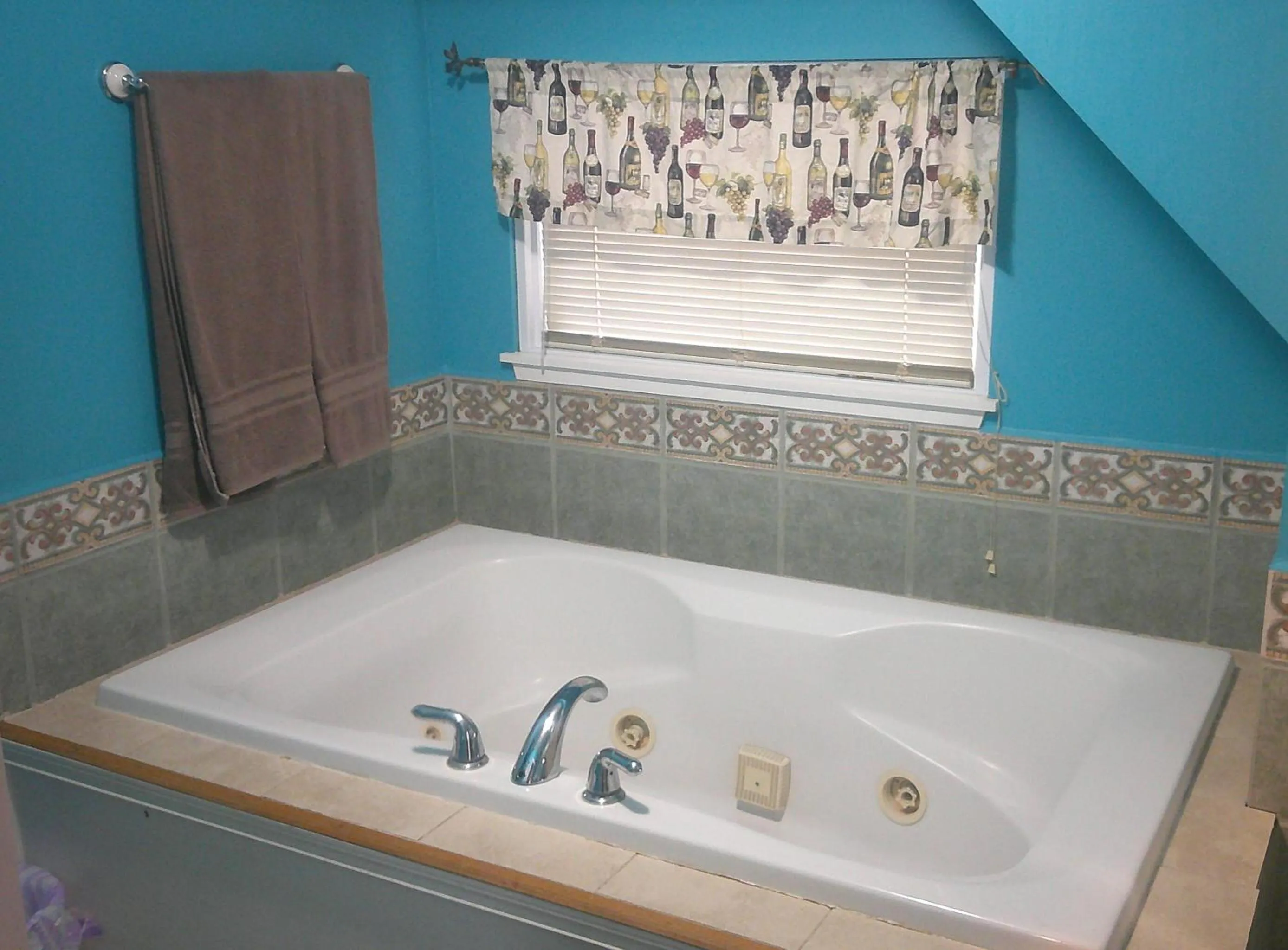 Bathroom in Lil Black Bear Inn