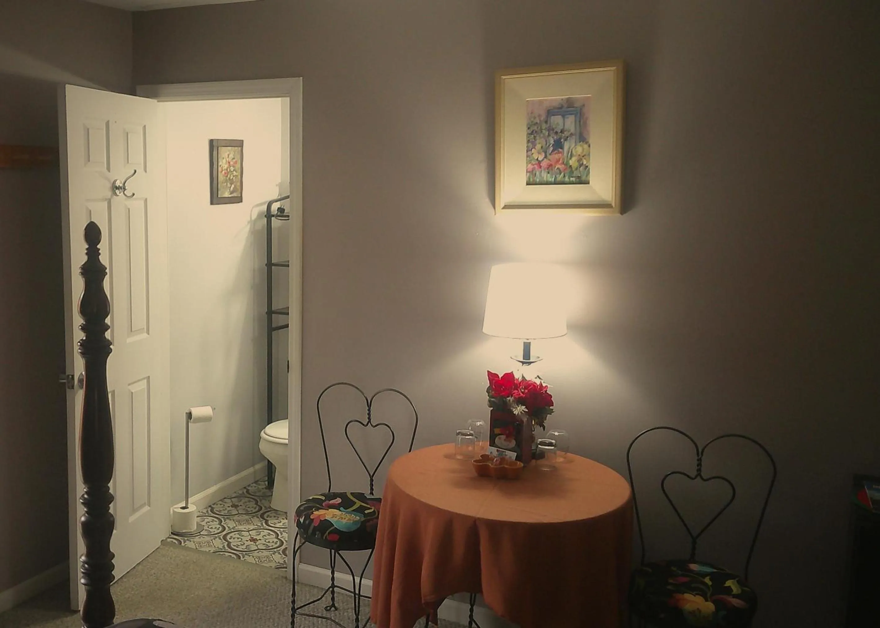 Bedroom in Lil Black Bear Inn