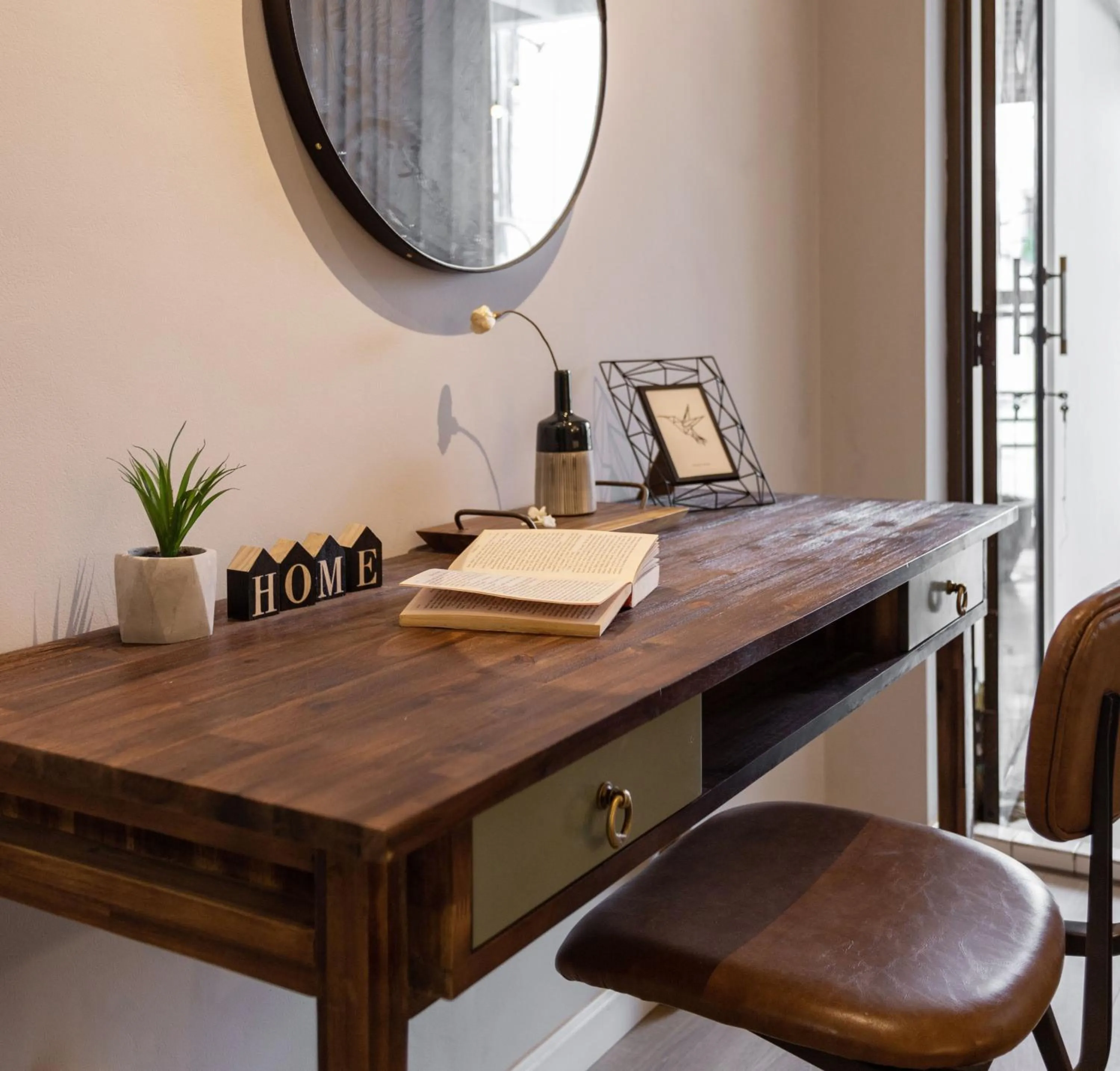 hair dresser in AYA Homestay 3