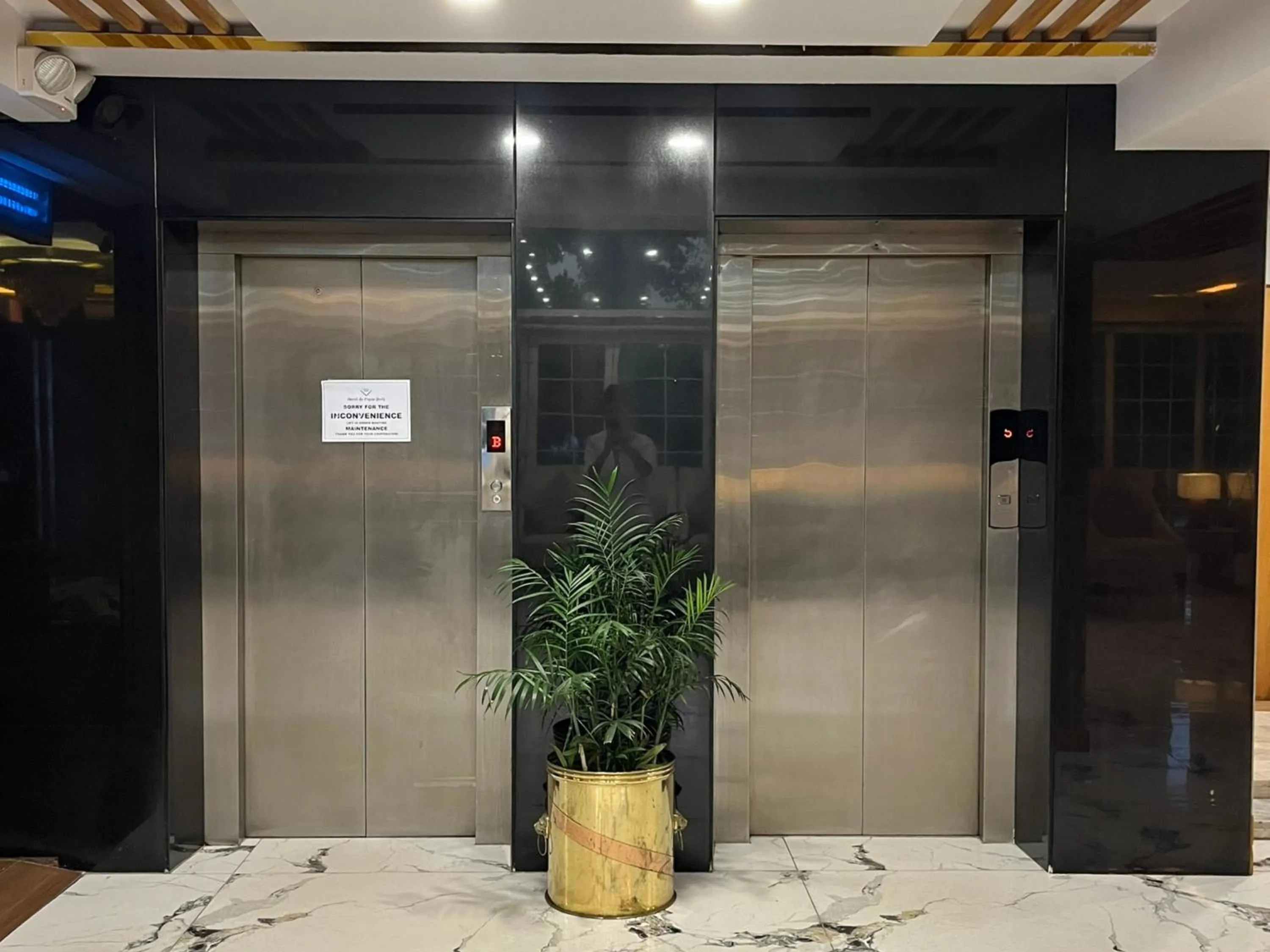 elevator in Hotel de Papae