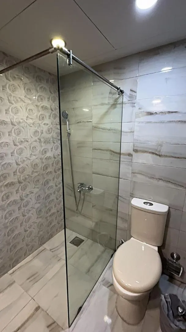 Shower in Hotel de Papae