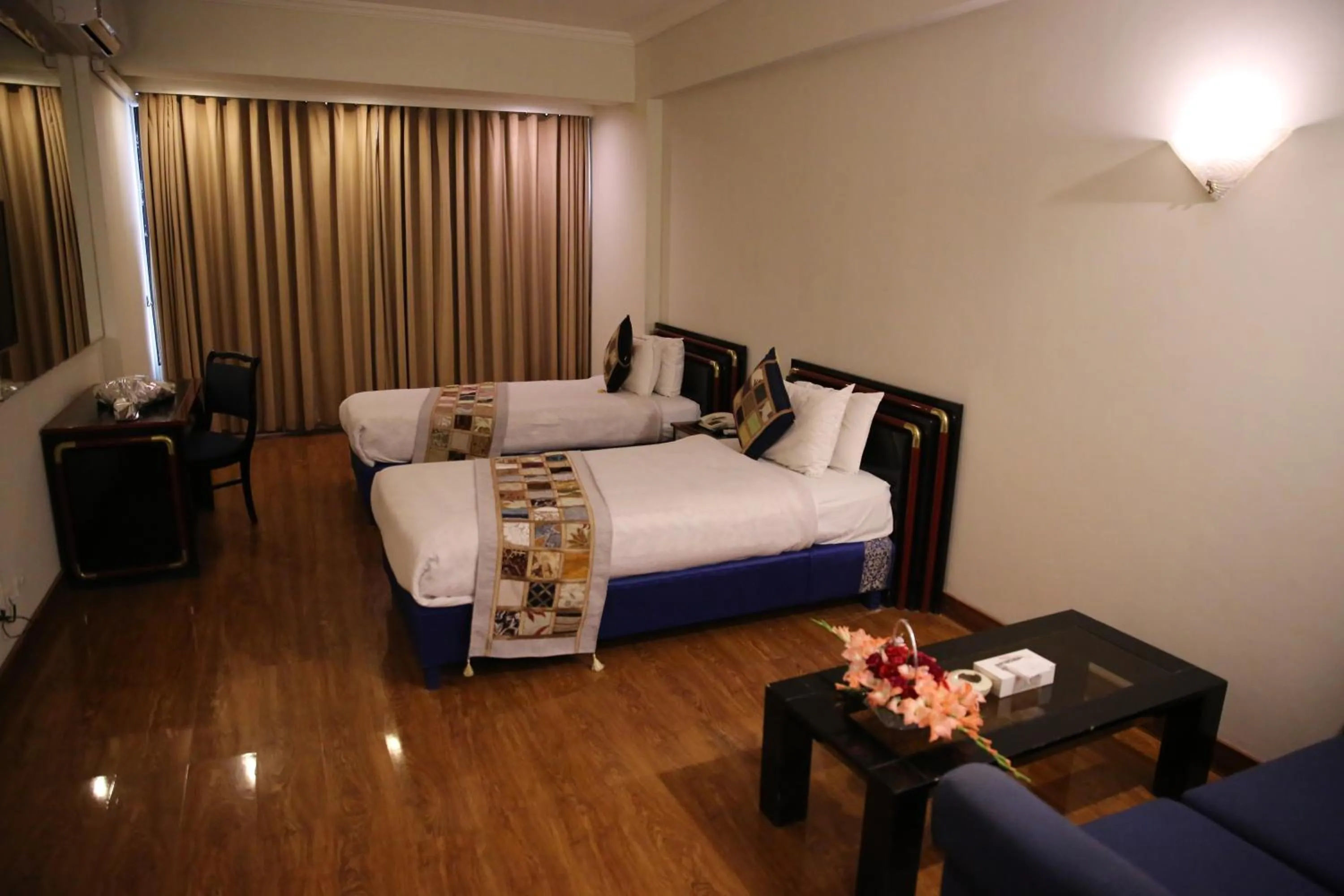 Photo of the whole room, Bed in Hotel de Papae