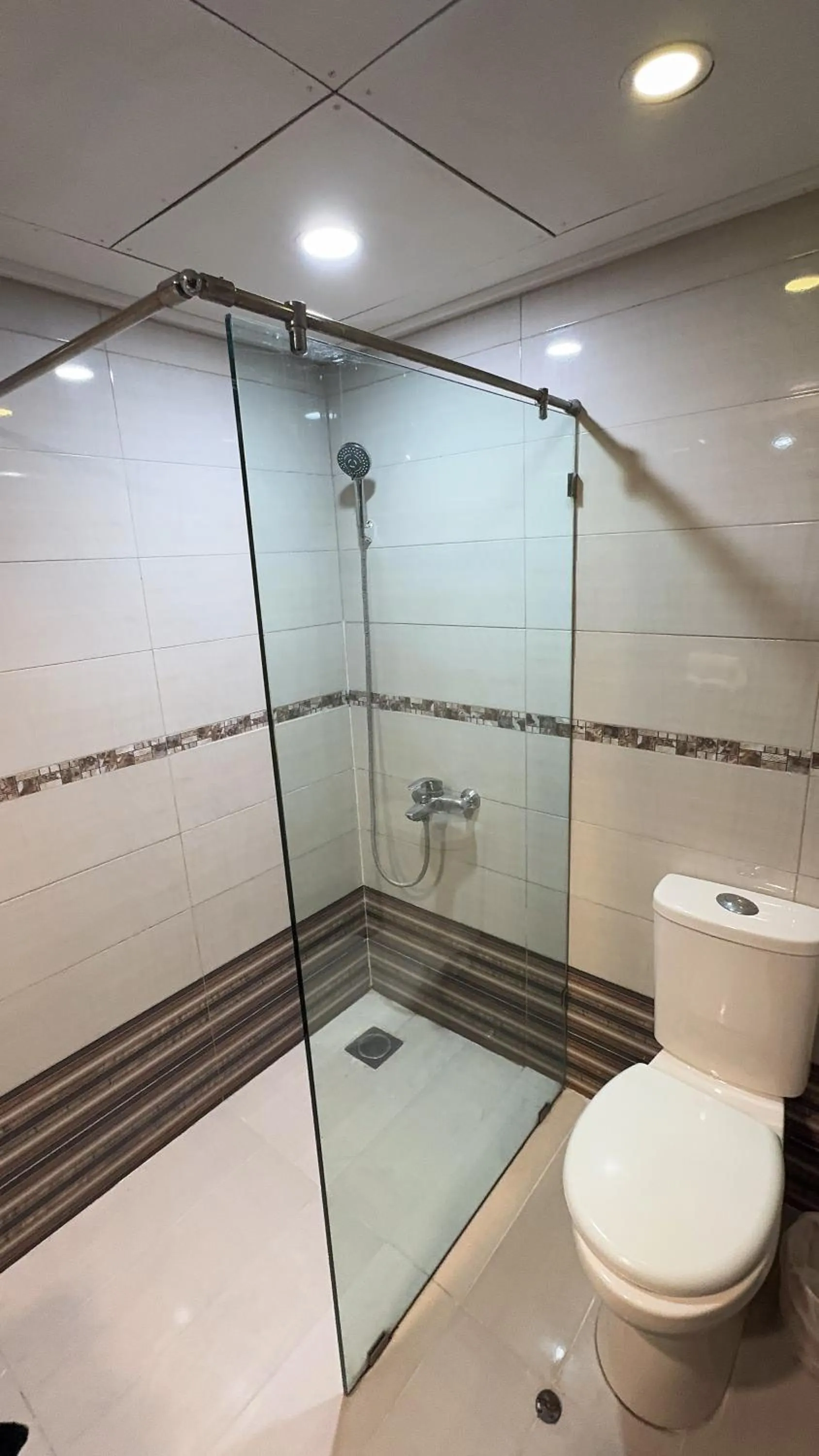 Shower in Hotel de Papae