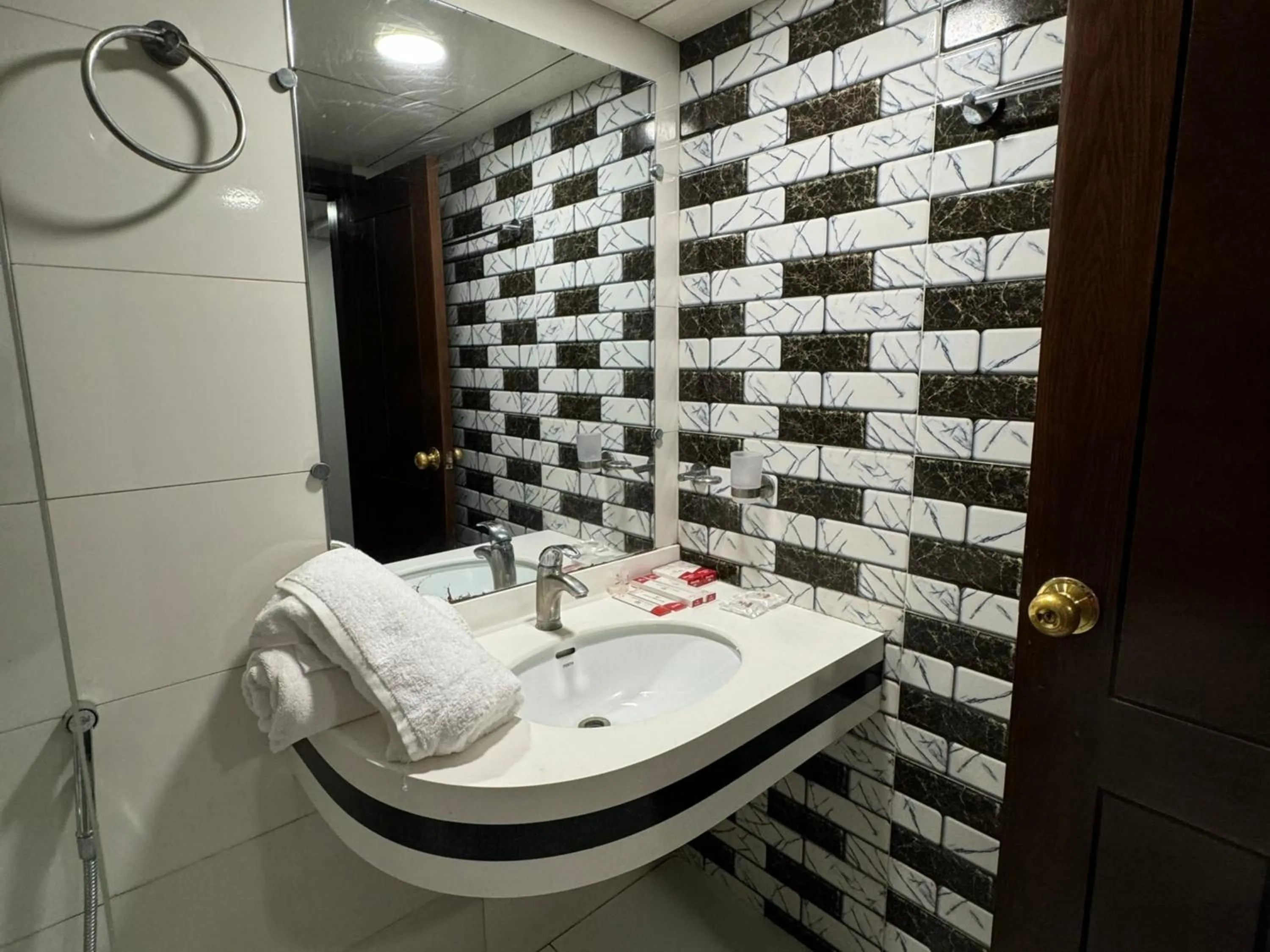 Bathroom in Hotel de Papae