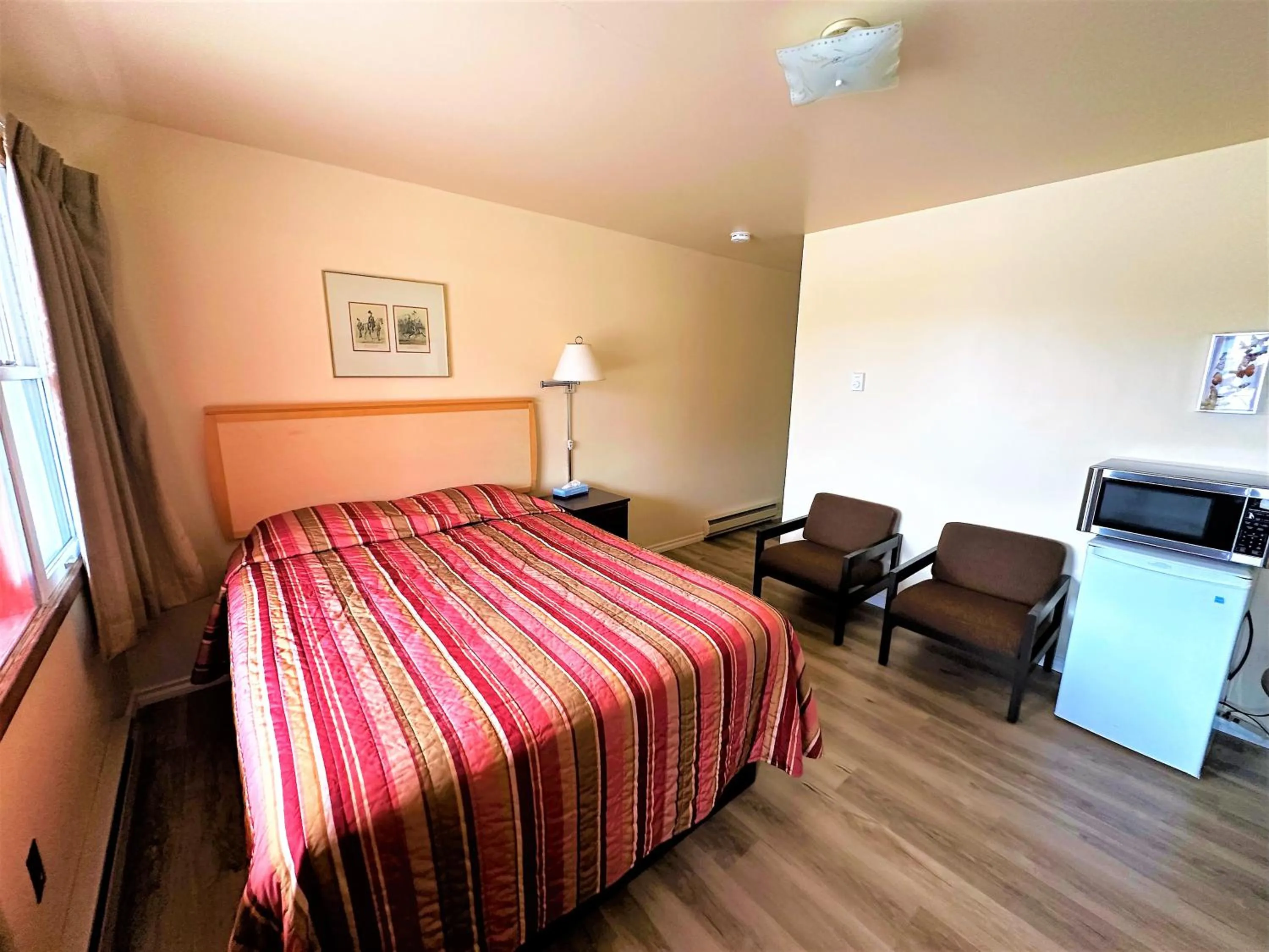 Bedroom, Bed in Red Top Motor Inn