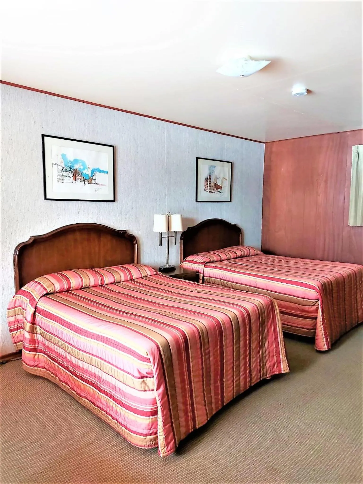 Bed in Red Top Motor Inn
