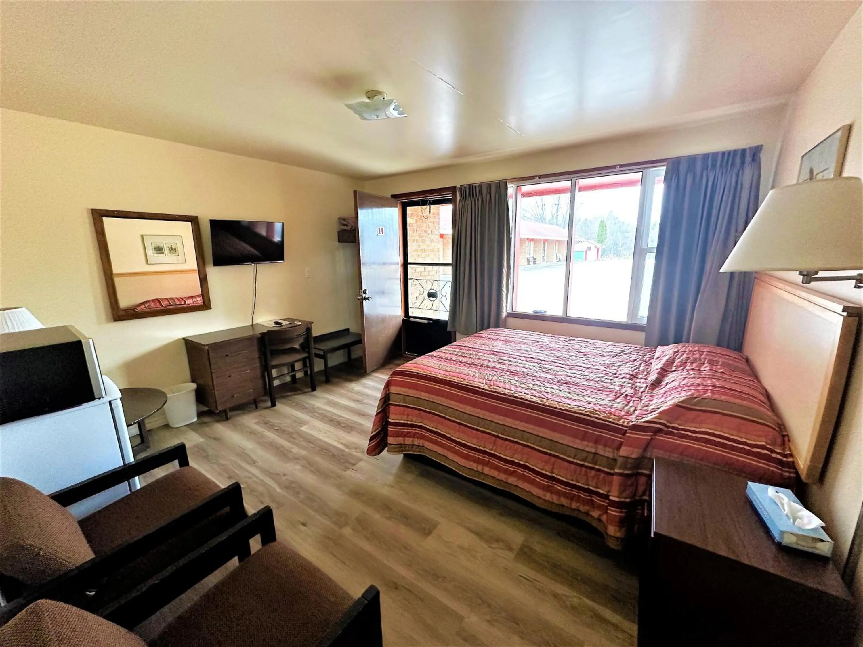 Bedroom, Bed in Red Top Motor Inn