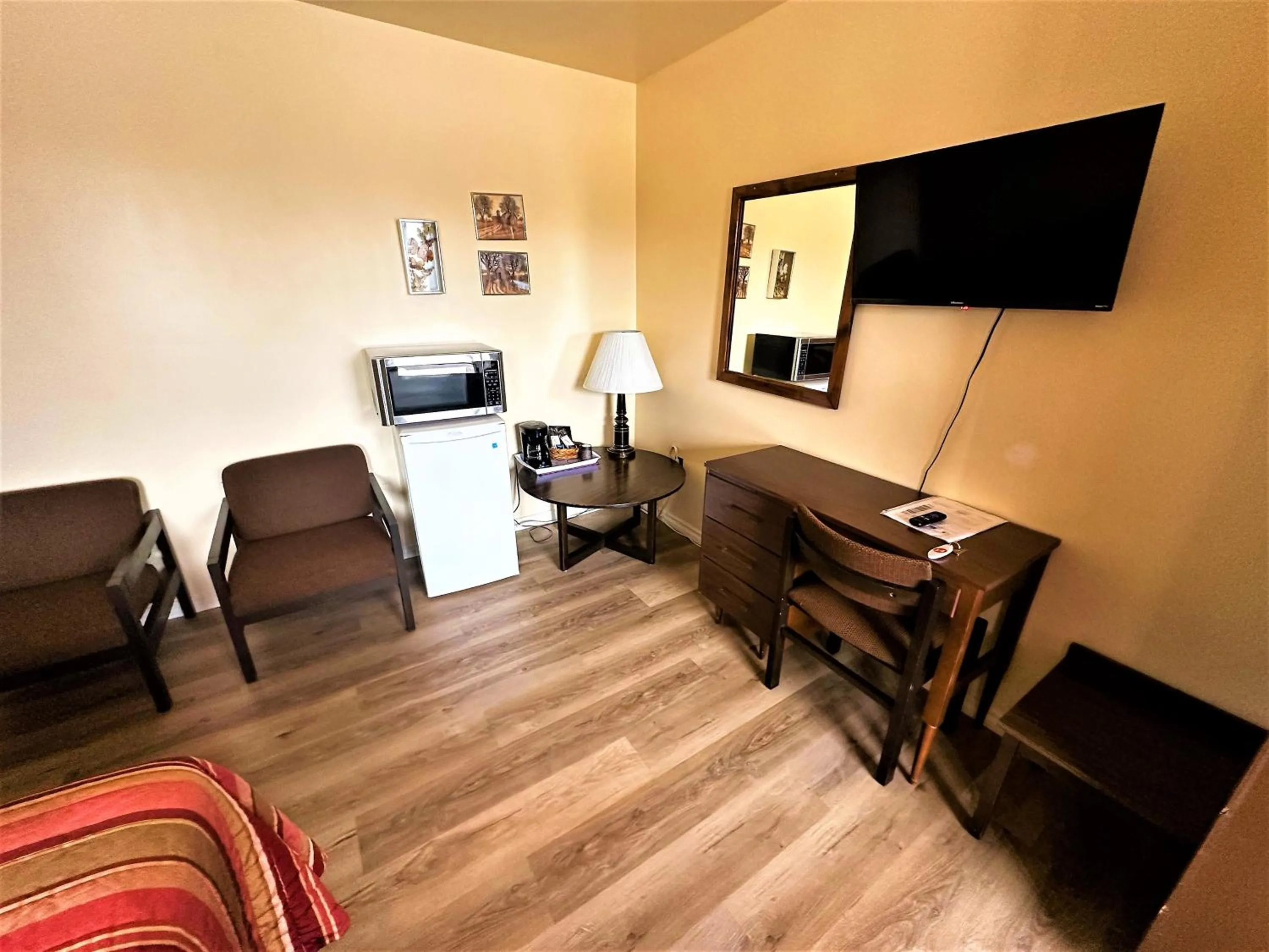 TV and multimedia in Red Top Motor Inn