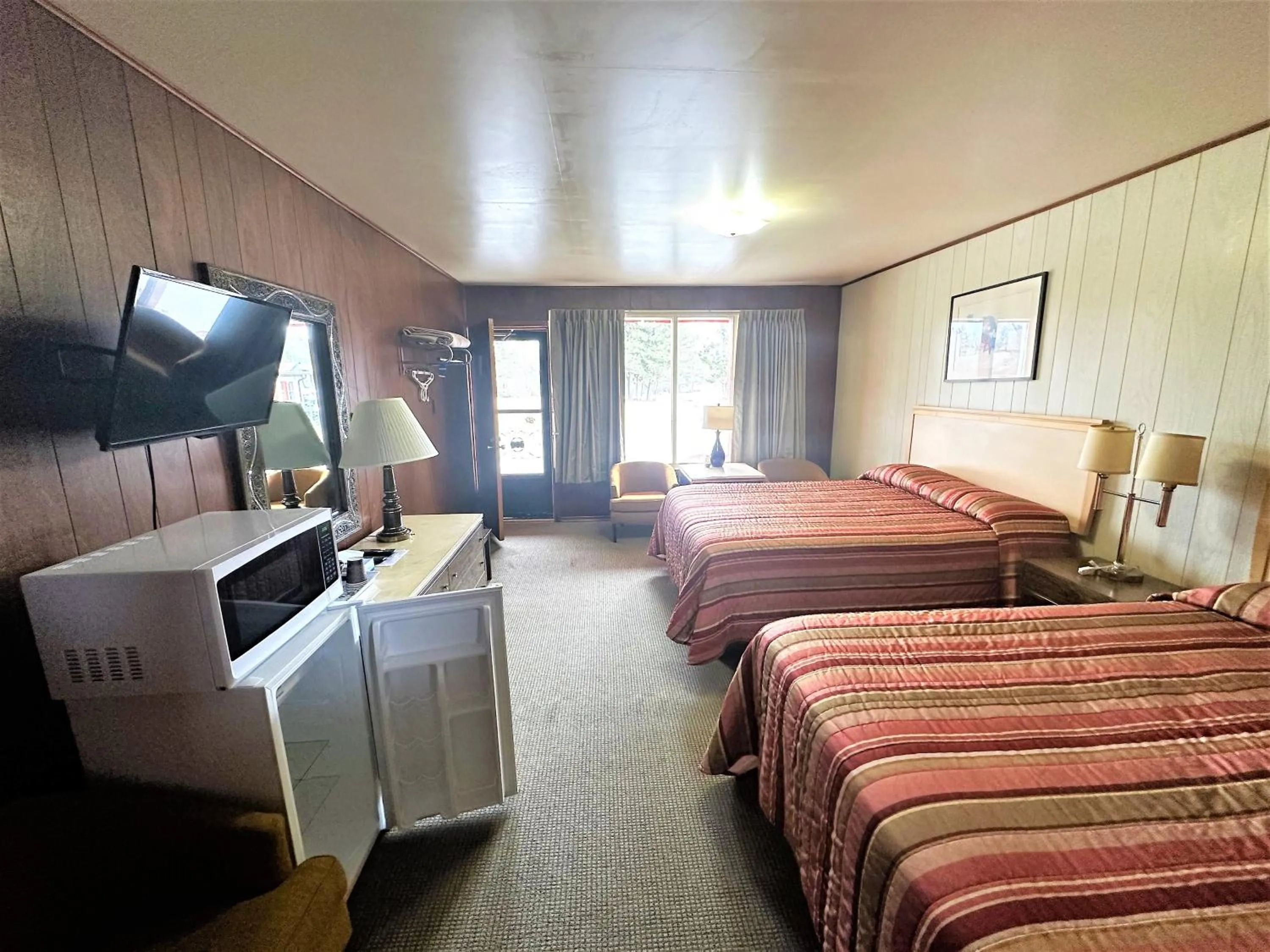 Bed in Red Top Motor Inn