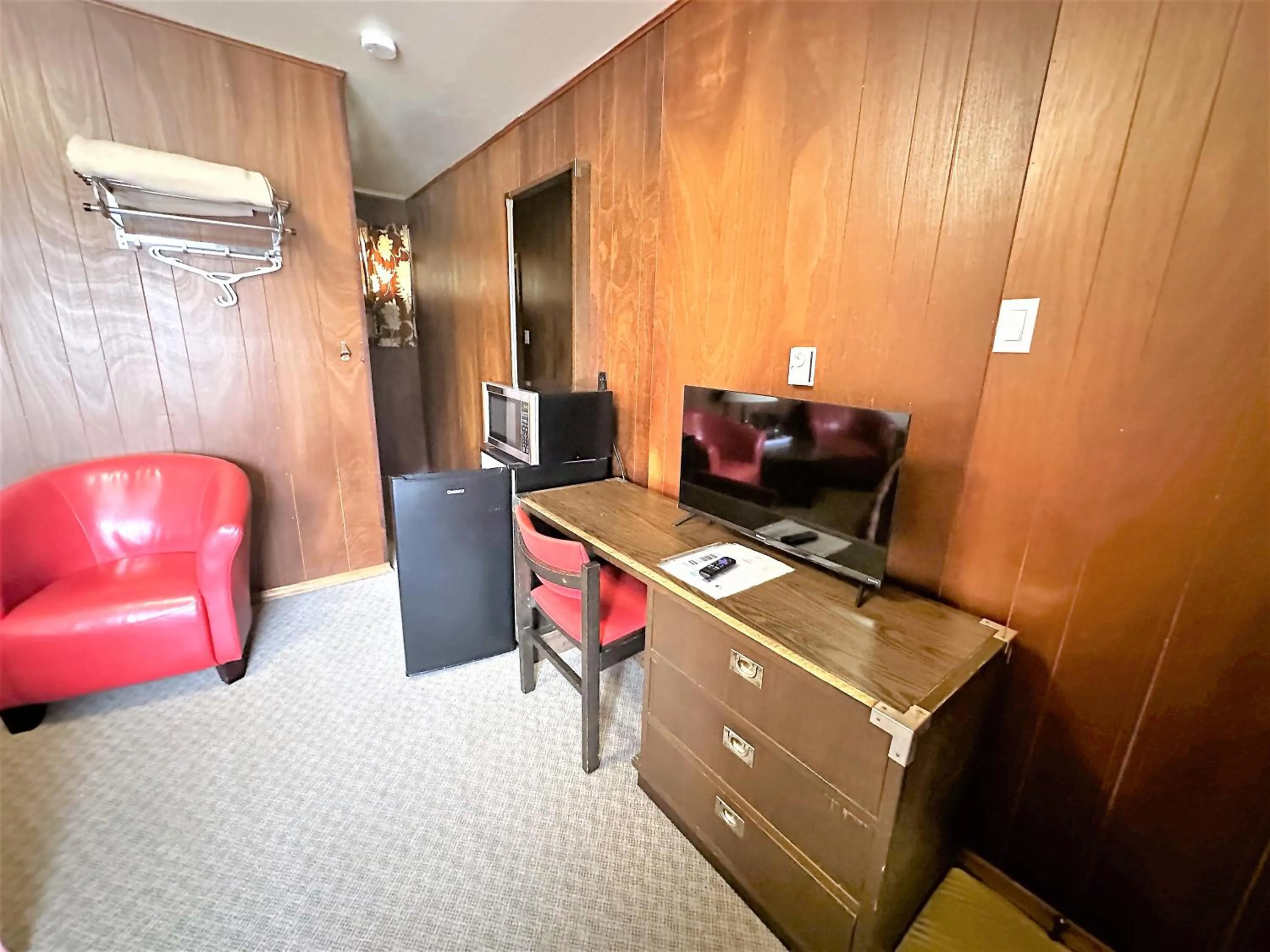 TV and multimedia in Red Top Motor Inn