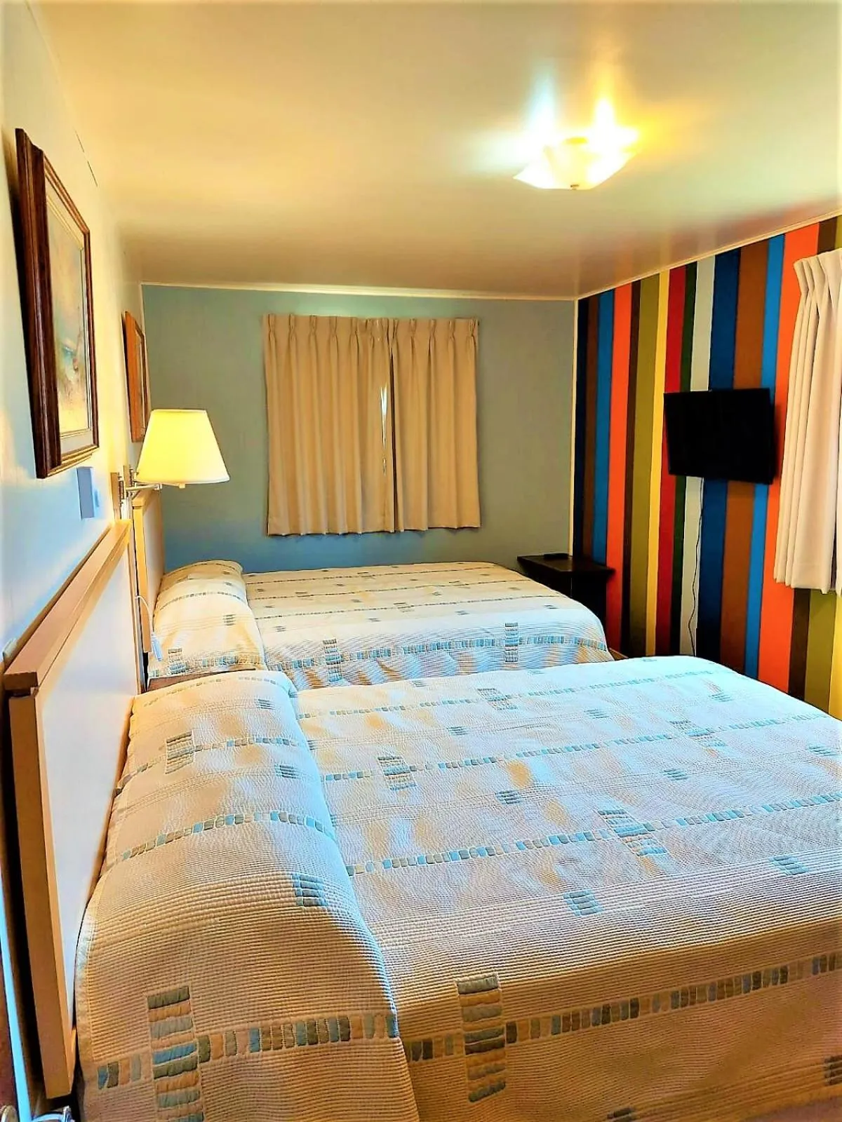 Bed in Red Top Motor Inn