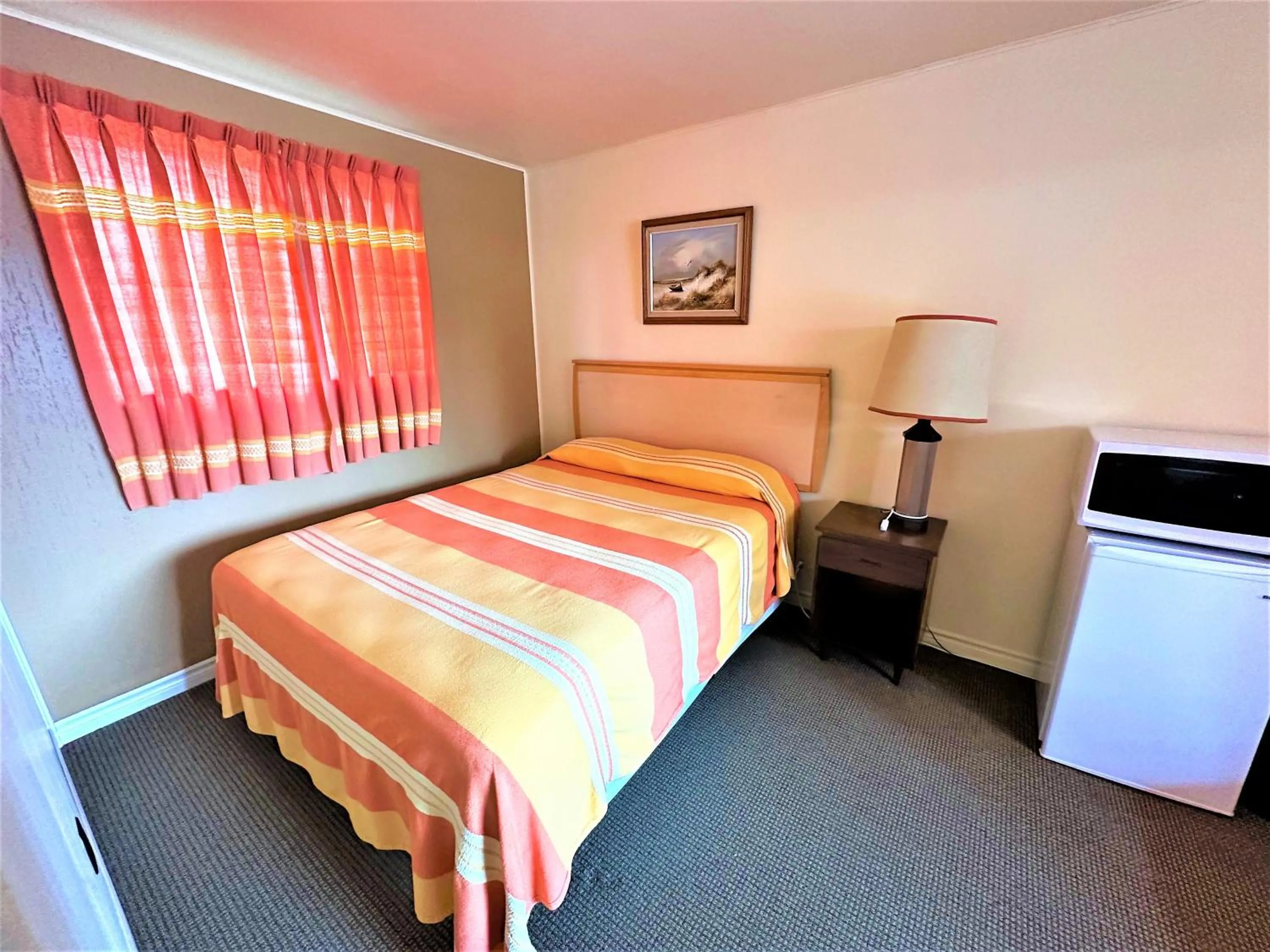 Bed in Red Top Motor Inn