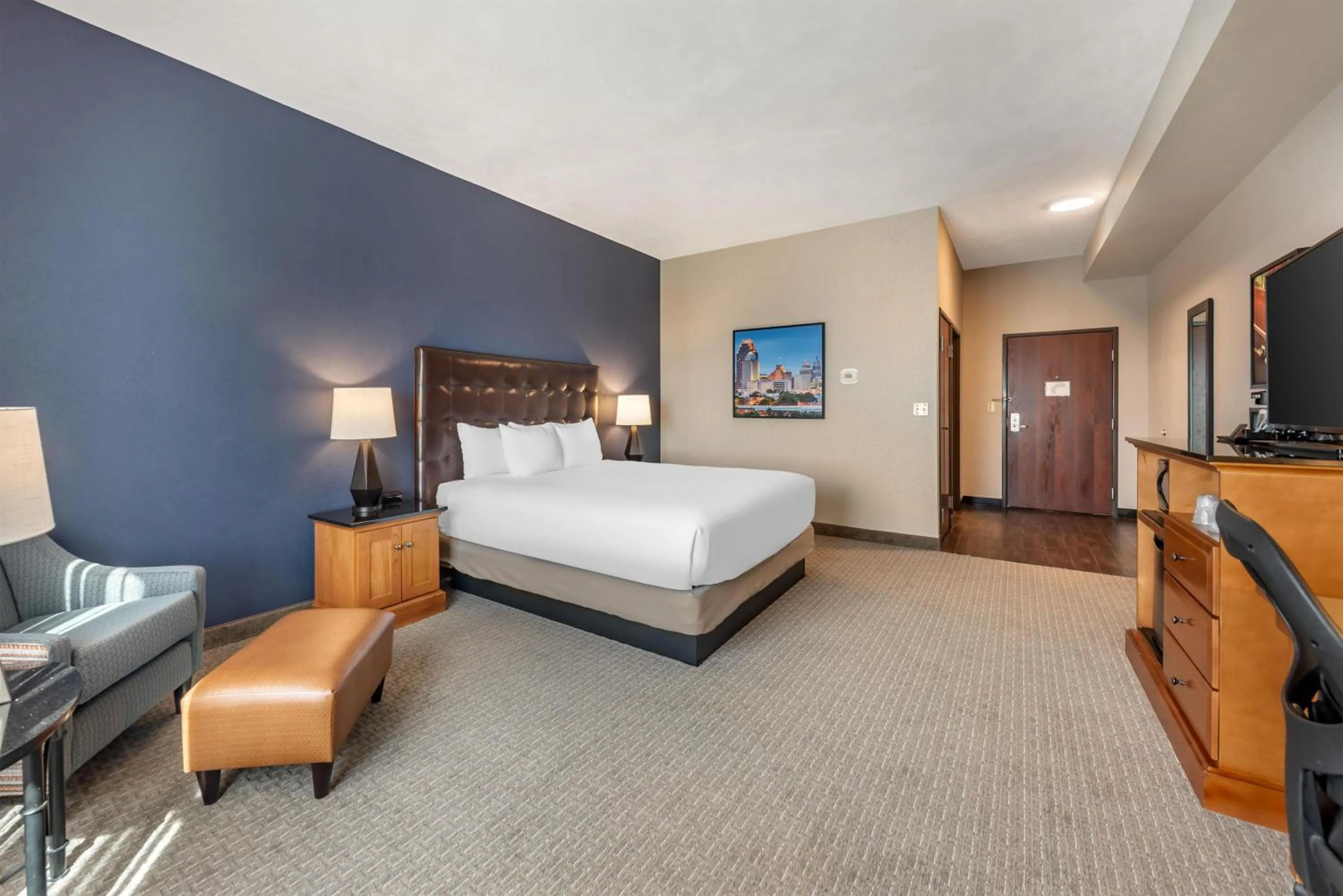 Bedroom, Bed in Drury Plaza Hotel San Antonio North Stone Oak