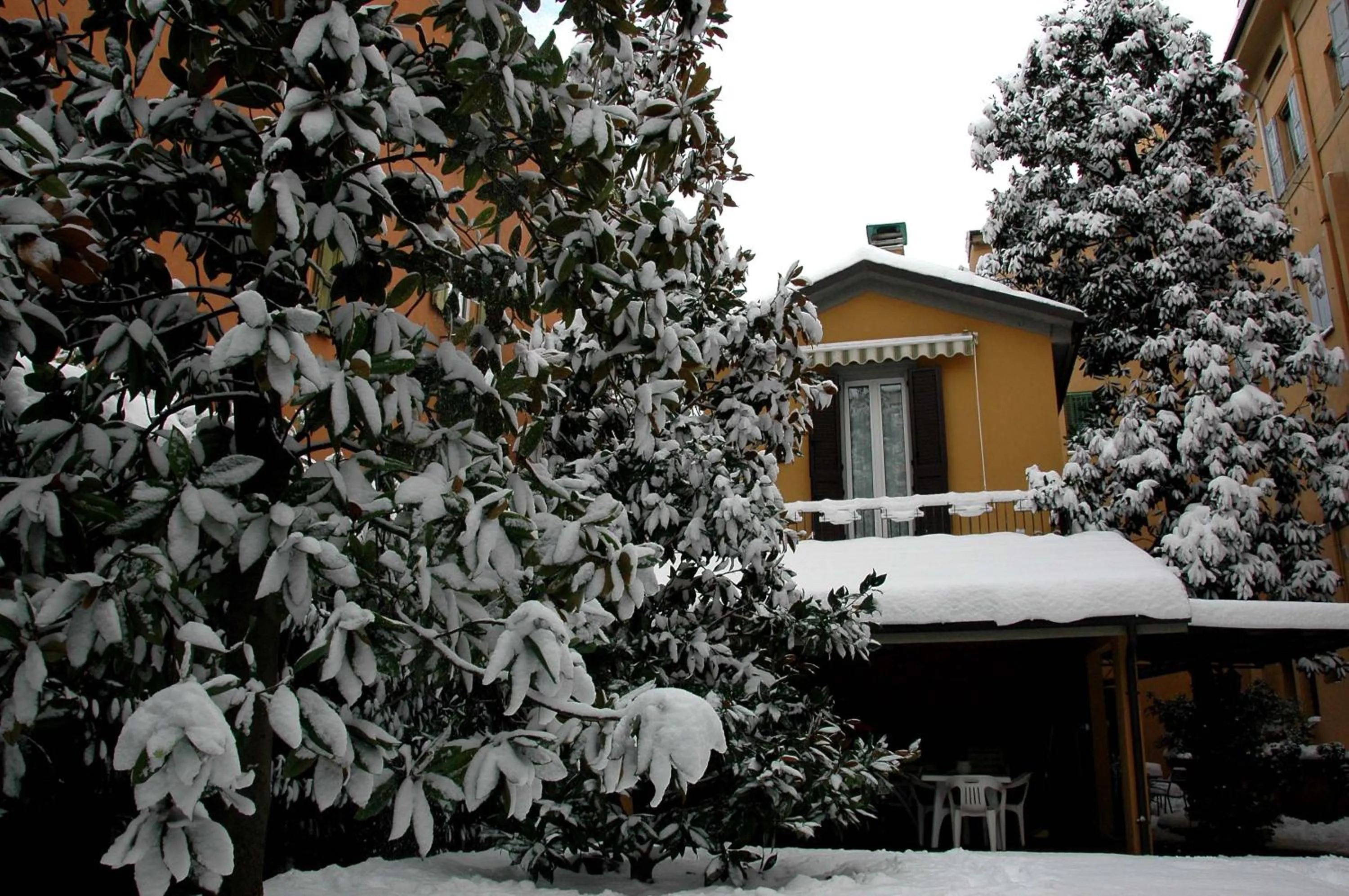 Property building in La Magnolia B&B