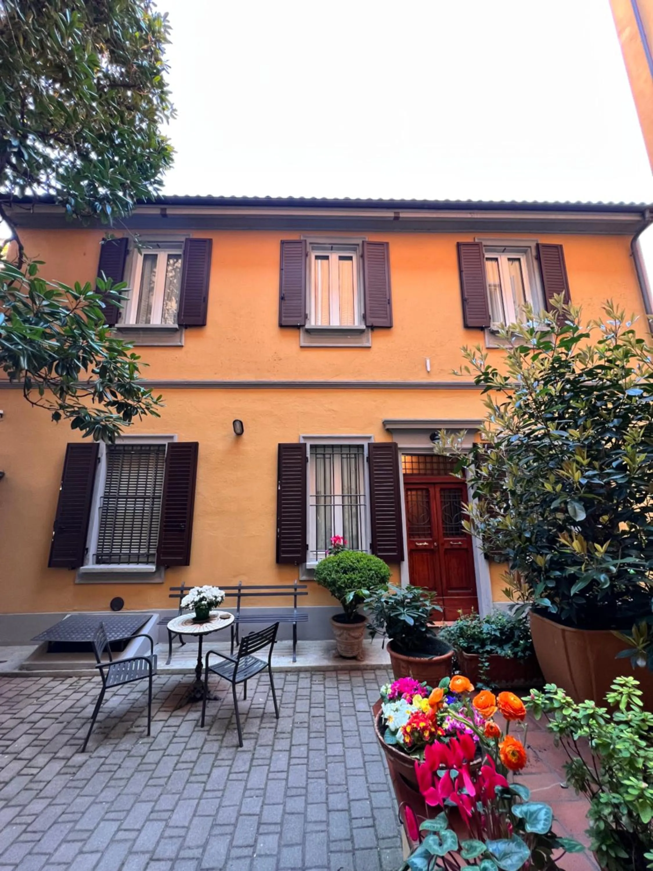 Property building in La Magnolia B&B