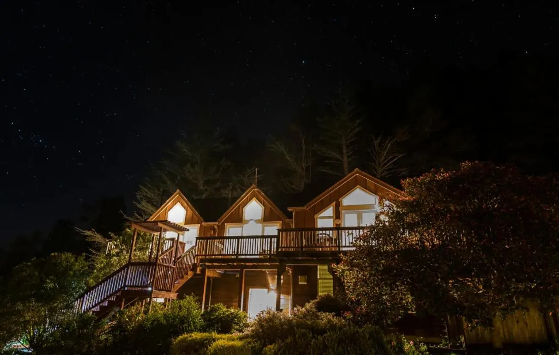 Property building in Inn at Schoolhouse Creek