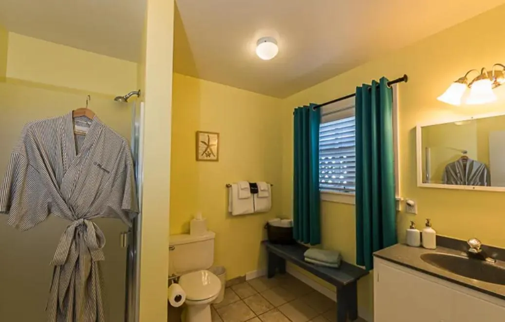 Bathroom in Inn at Schoolhouse Creek