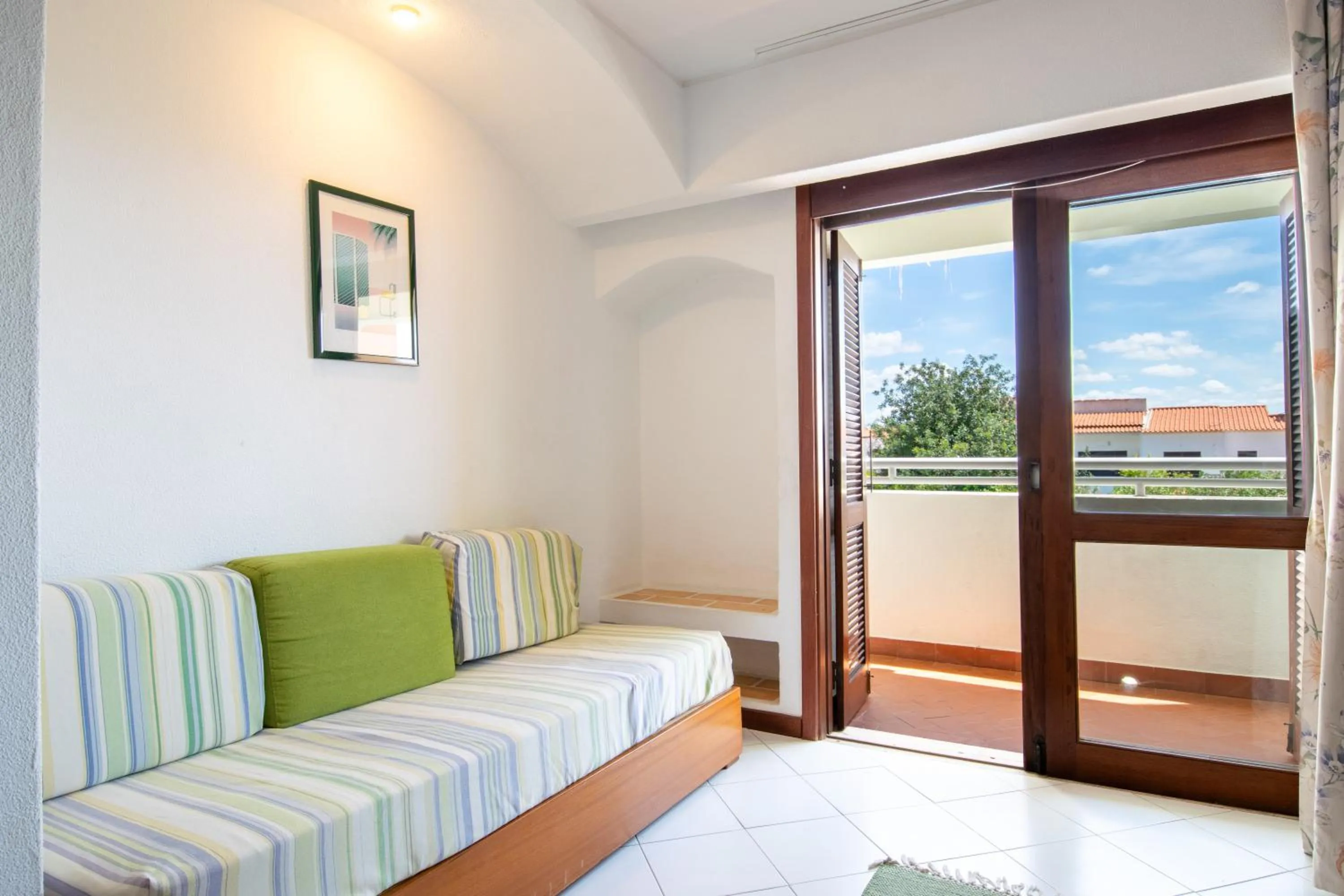 Living room, Bed in Bellavista Avenida By BeGuest