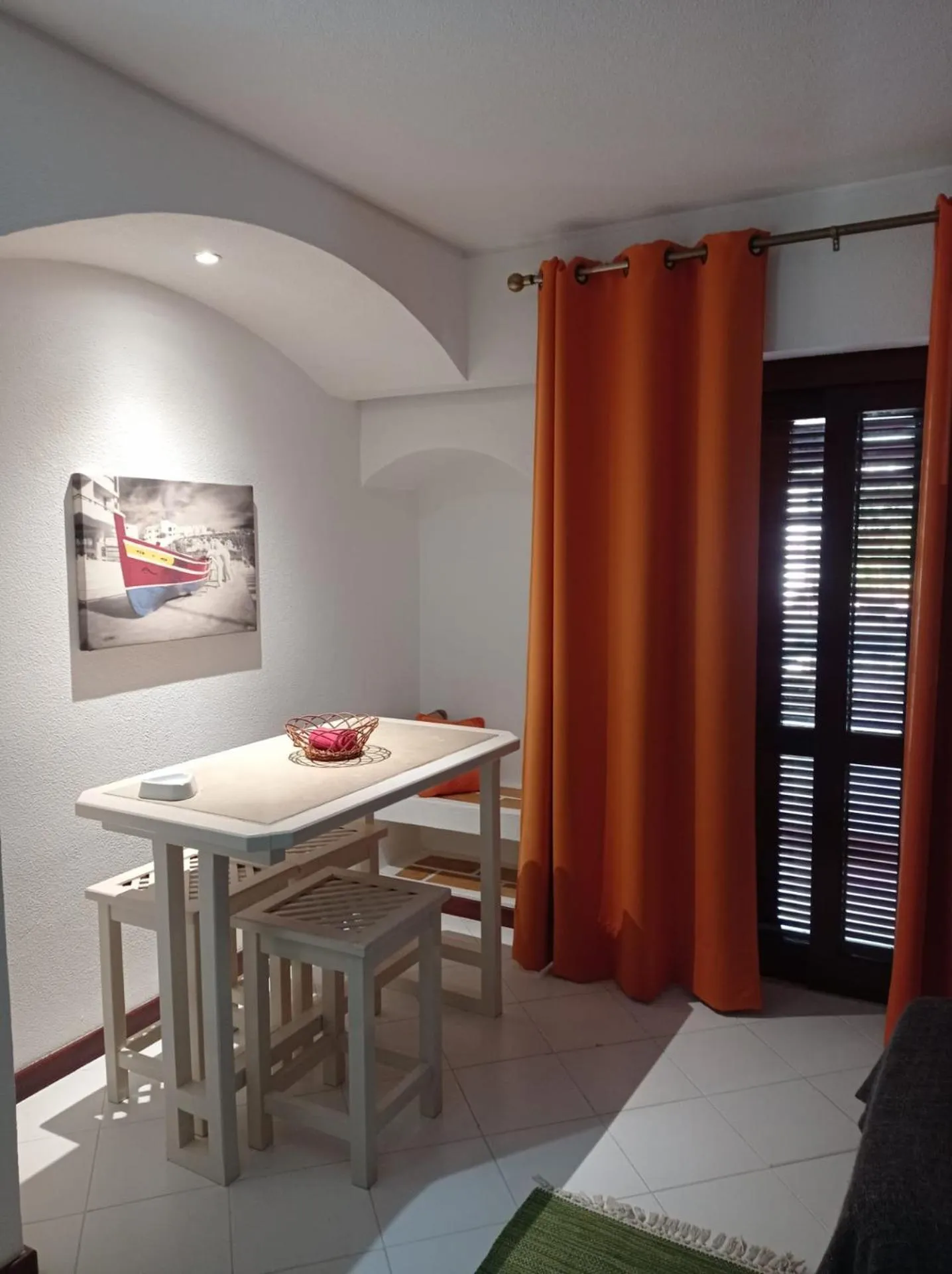 Living room in Bellavista Avenida By BeGuest