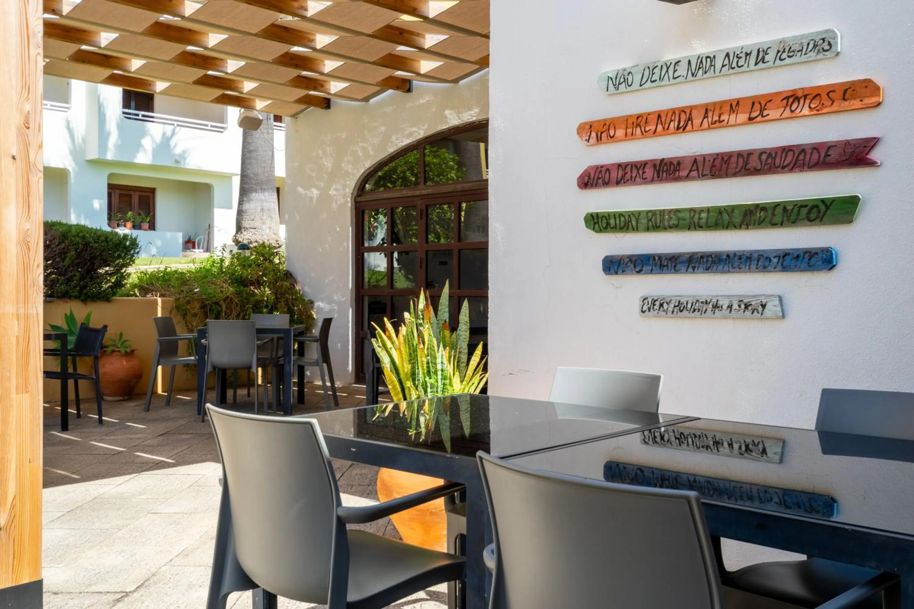 Seating area in Bellavista Avenida By BeGuest