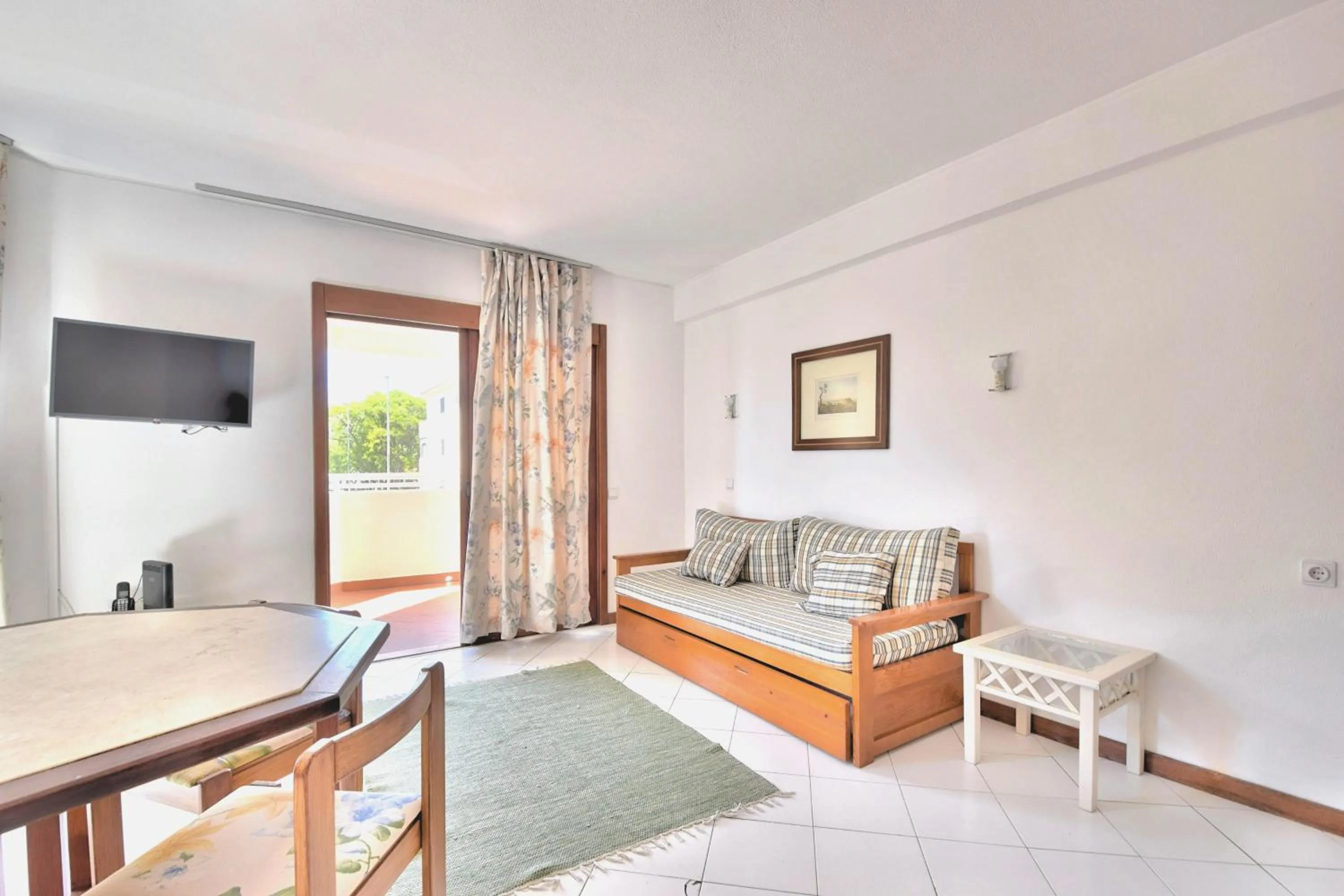 Living room in Bellavista Avenida By BeGuest