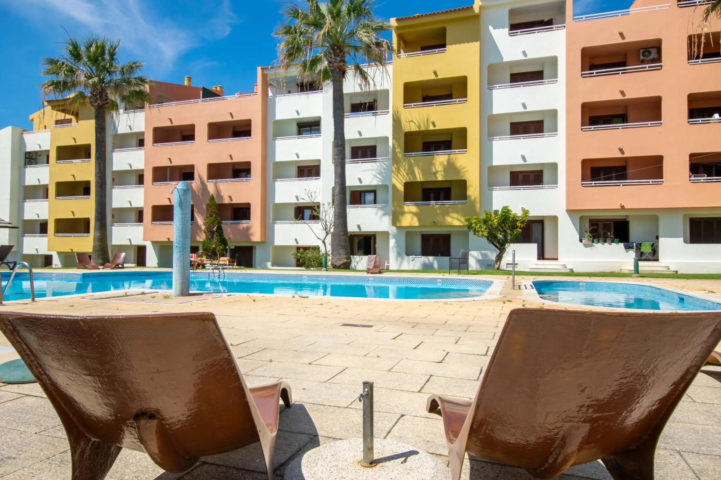 Property building in Bellavista Avenida By BeGuest