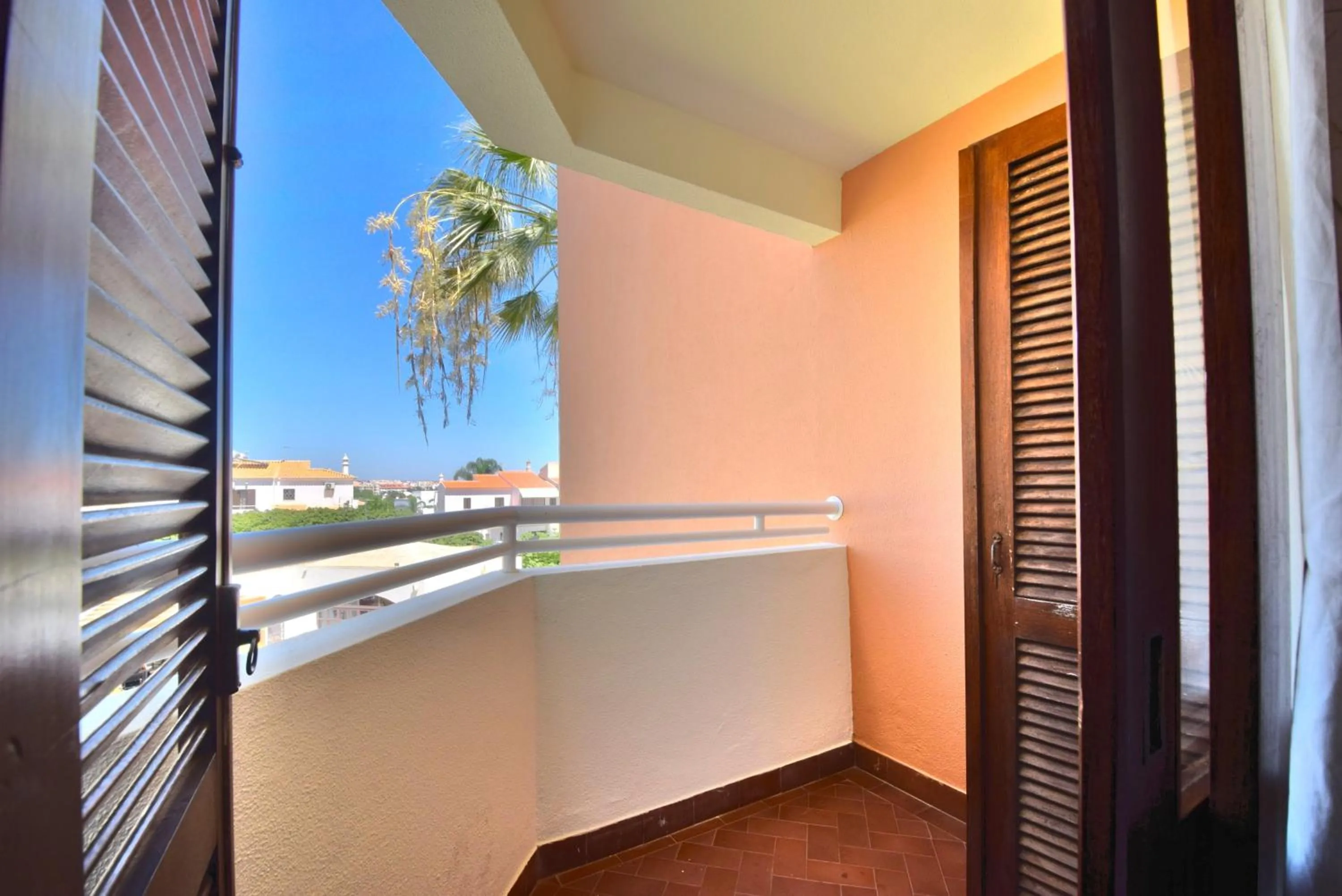 Balcony/Terrace in Bellavista Avenida By BeGuest
