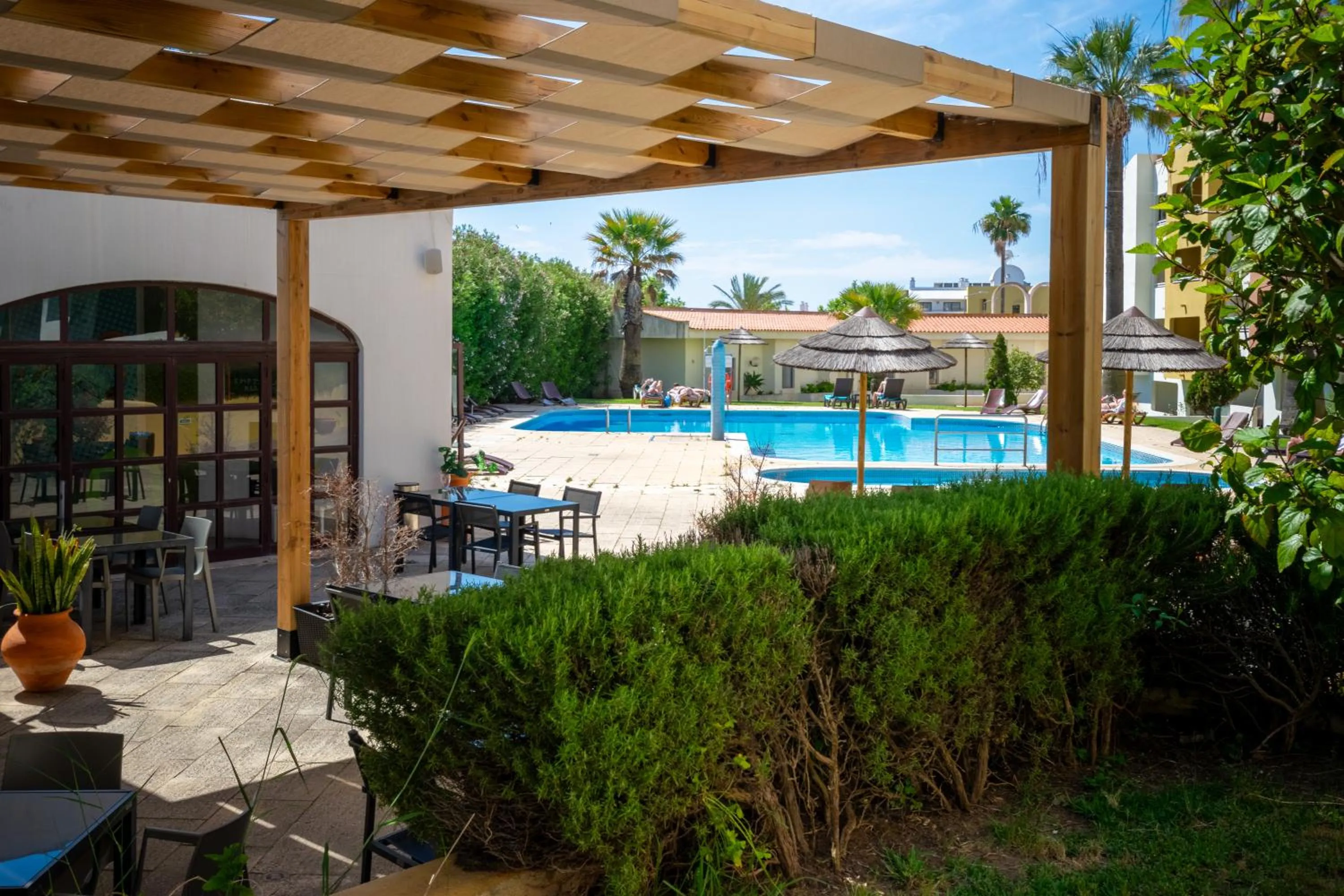 Property building in Bellavista Avenida By BeGuest