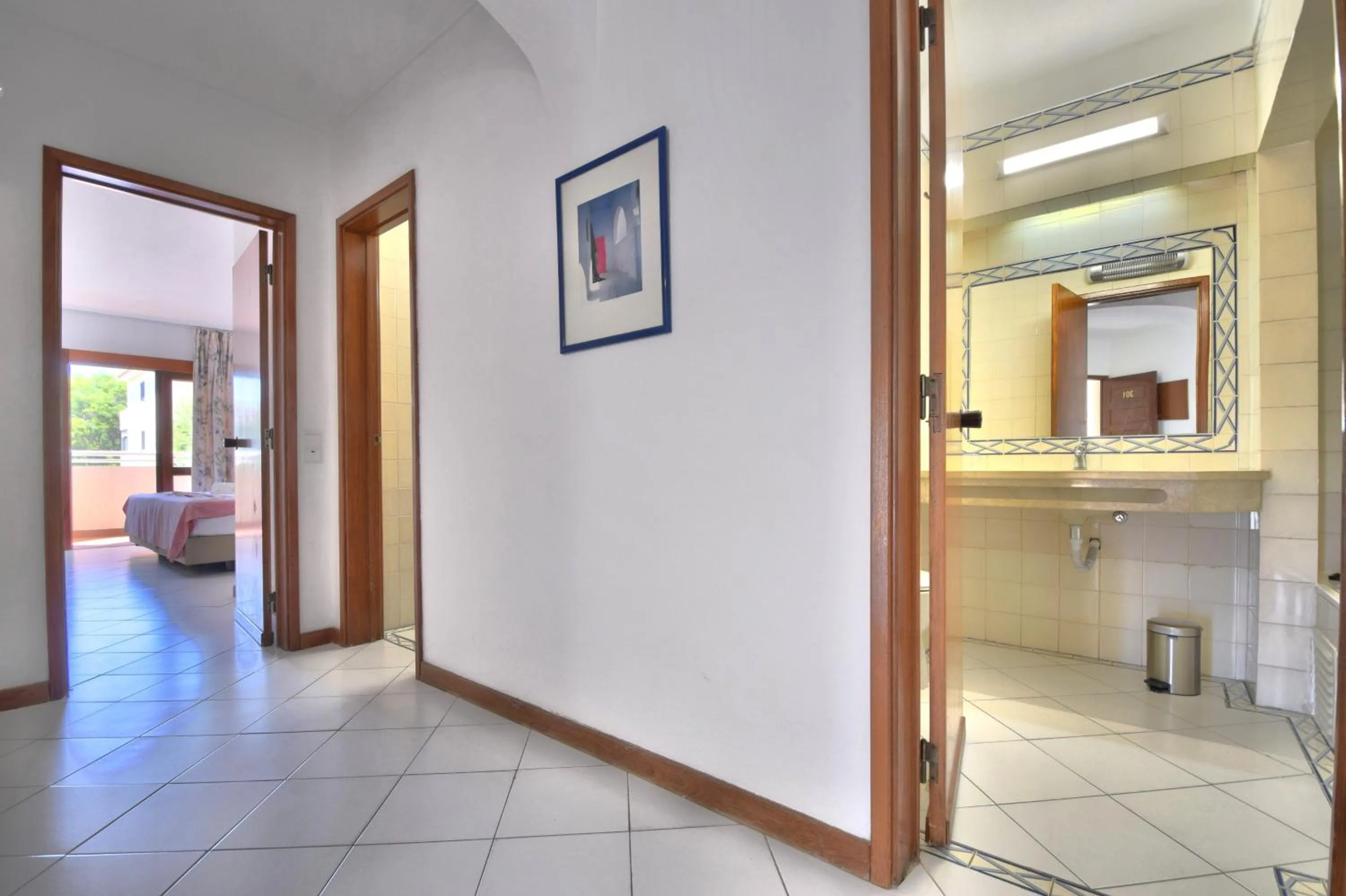 Facade/entrance in Bellavista Avenida By BeGuest