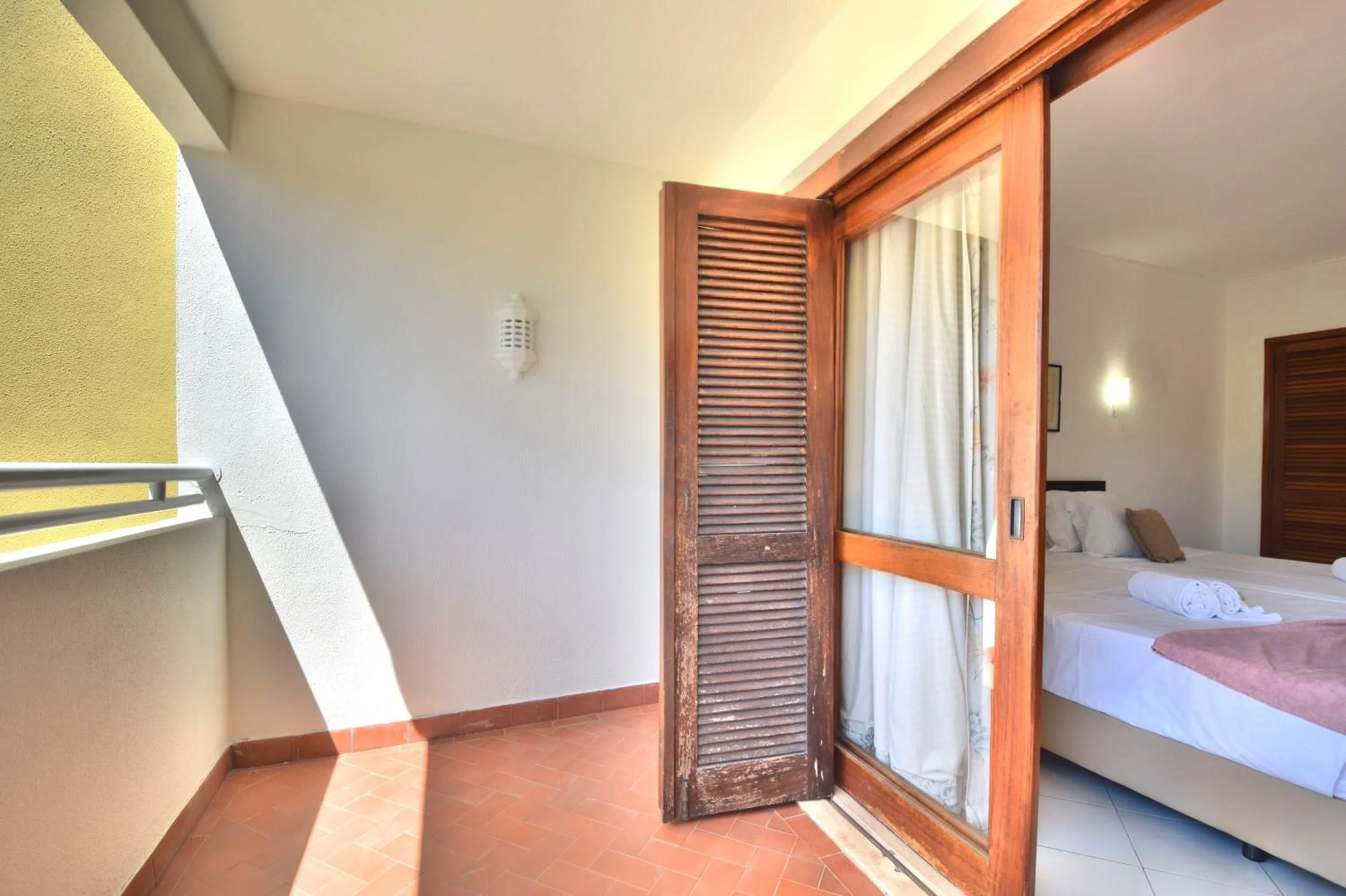Balcony/Terrace, Bed in Bellavista Avenida By BeGuest