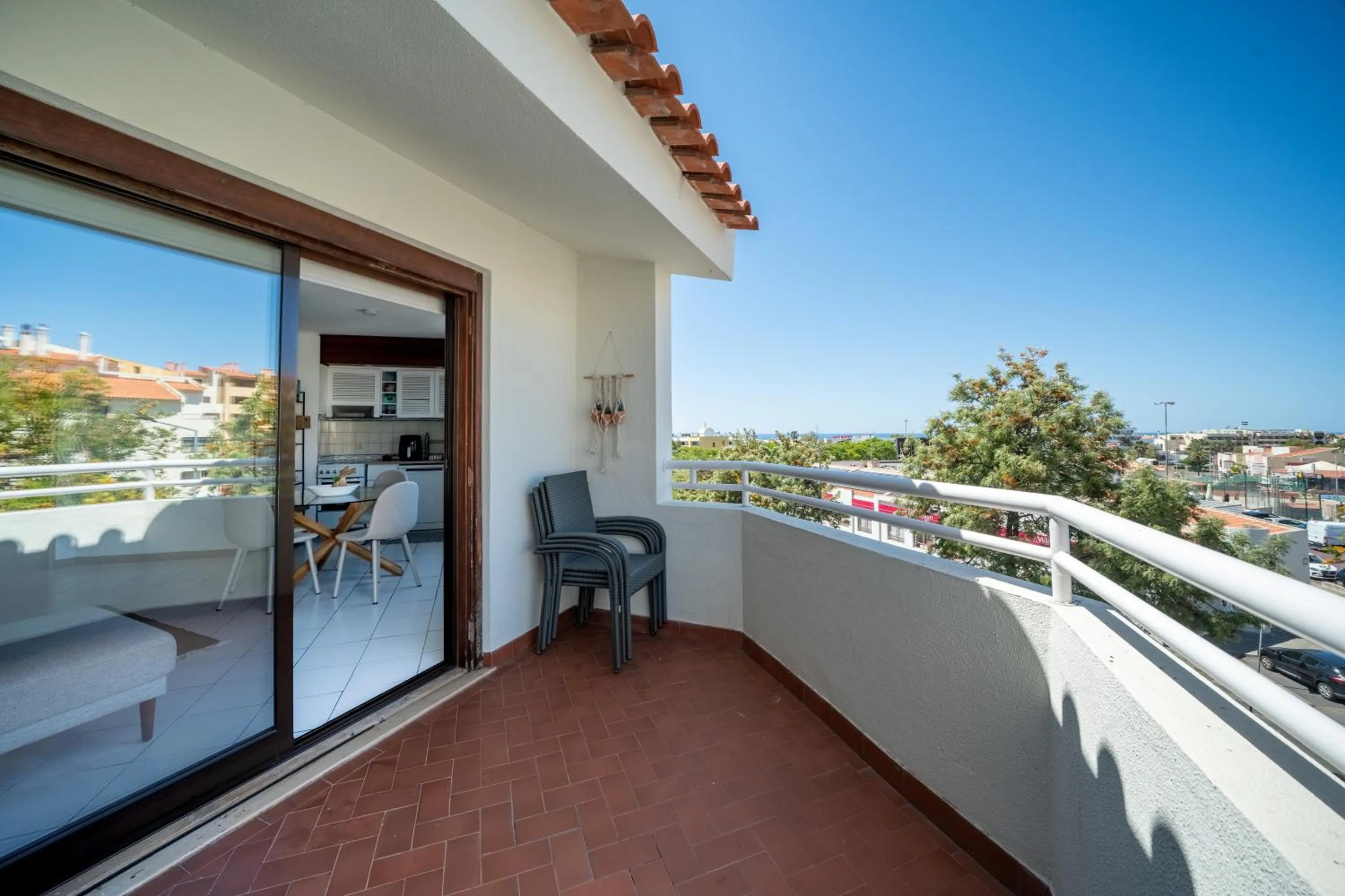 Balcony/Terrace in Bellavista Avenida By BeGuest