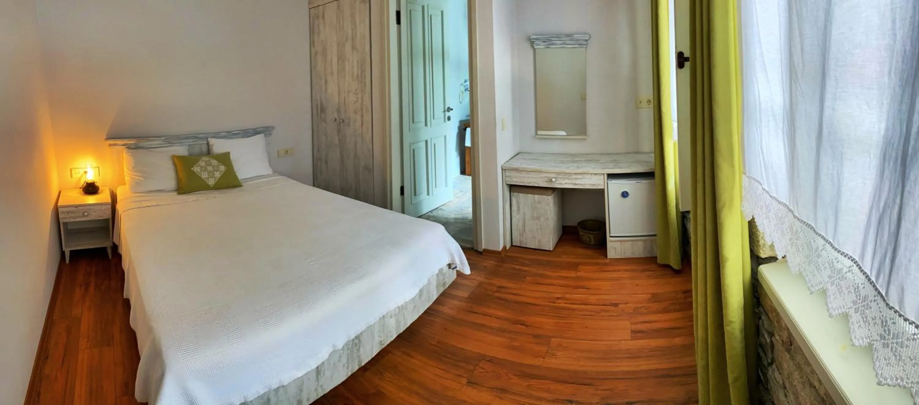 Photo of the whole room, Bed in Oberj d'Azur Alaçatı