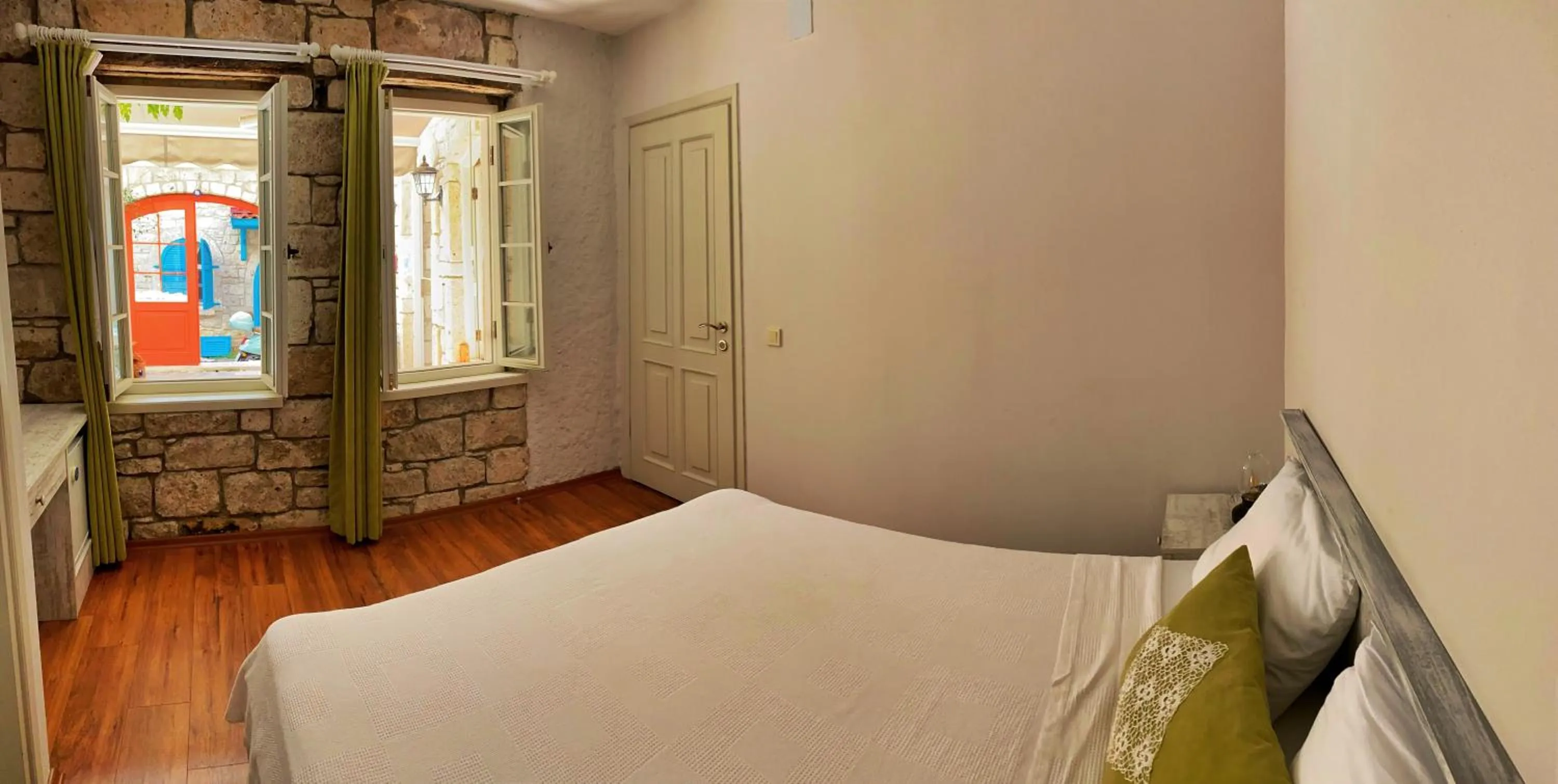 Photo of the whole room, Bed in Oberj d'Azur Alaçatı