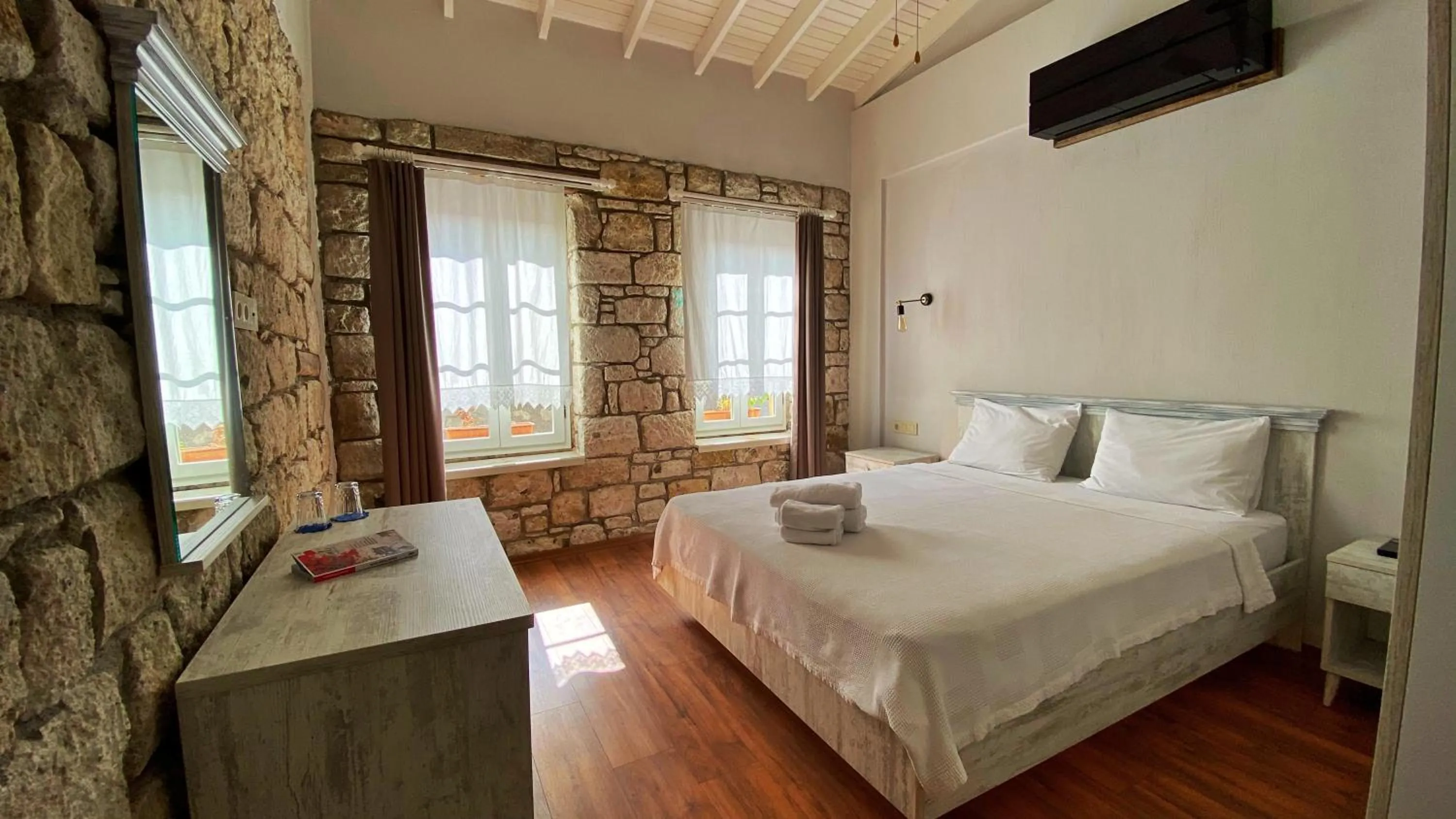 Photo of the whole room, Bed in Oberj d'Azur Alaçatı